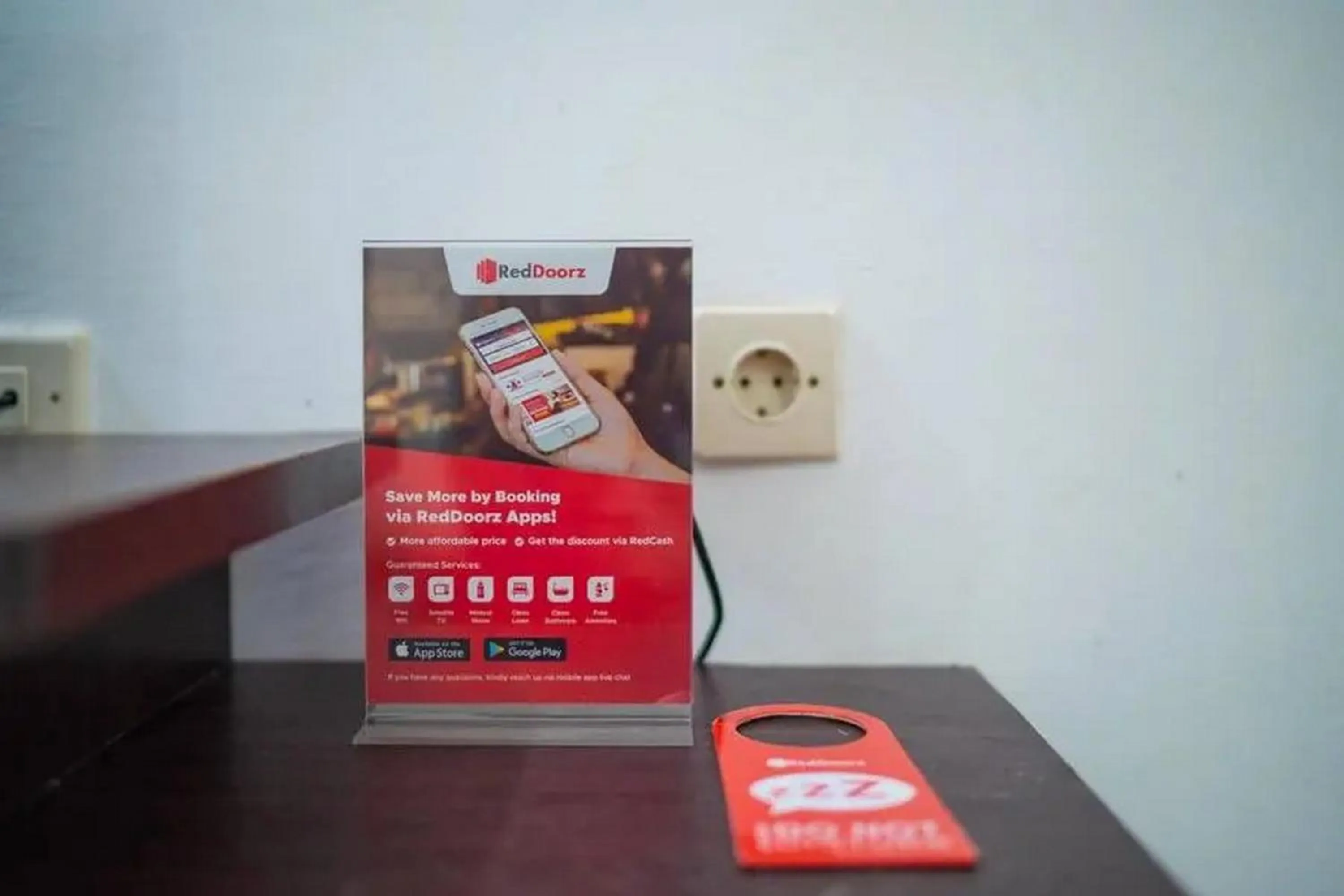 hair dresser in RedDoorz Syariah Near Syamsudin Noor Airport 4