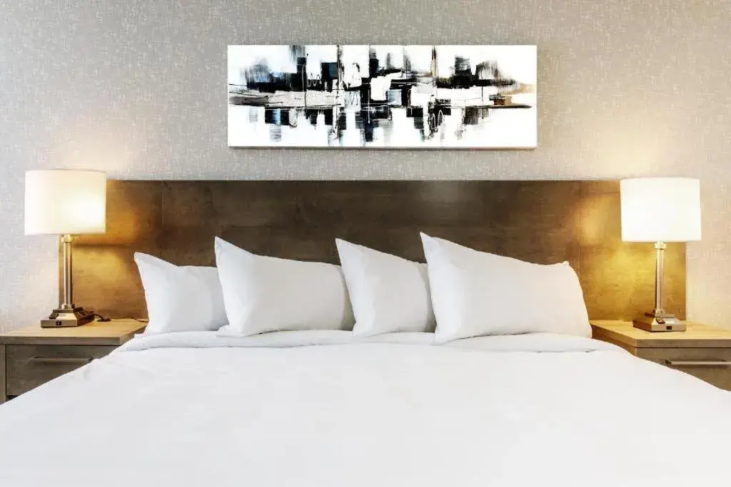 Deluxe Queen Room with Two Queen Beds in Repotel Henri IV Québec Deluxe Queen Room with Two Queen Beds in Repotel Henri IV Québec