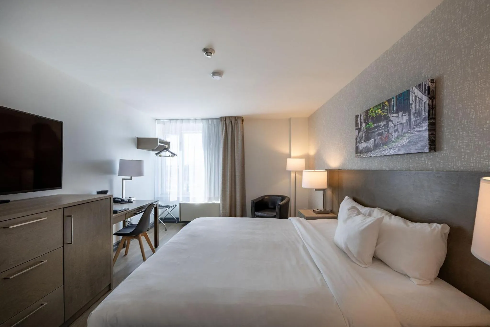 Bed in Repotel Henri IV Québec