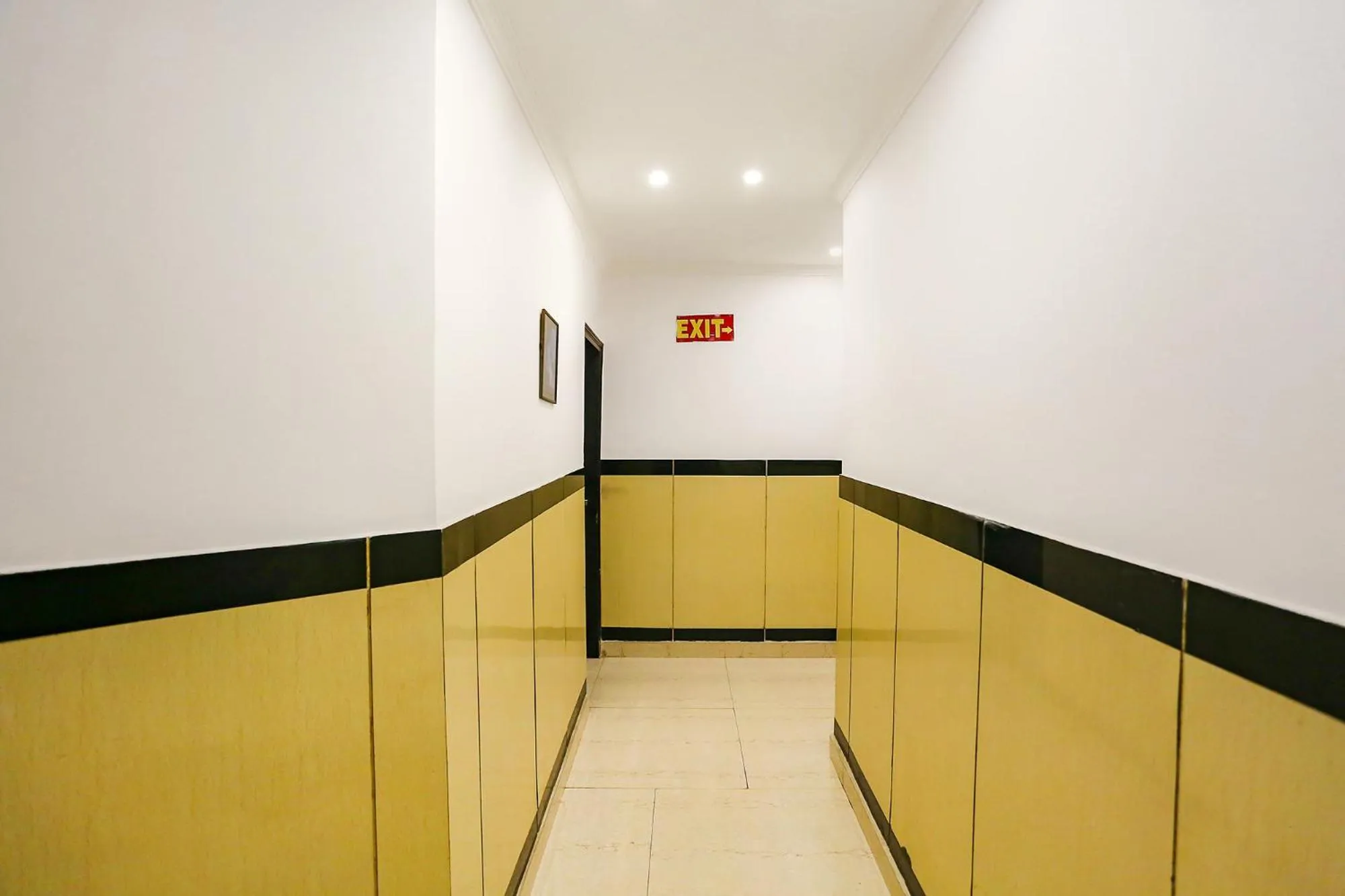 Lobby or reception in FabExpress Lloyd House