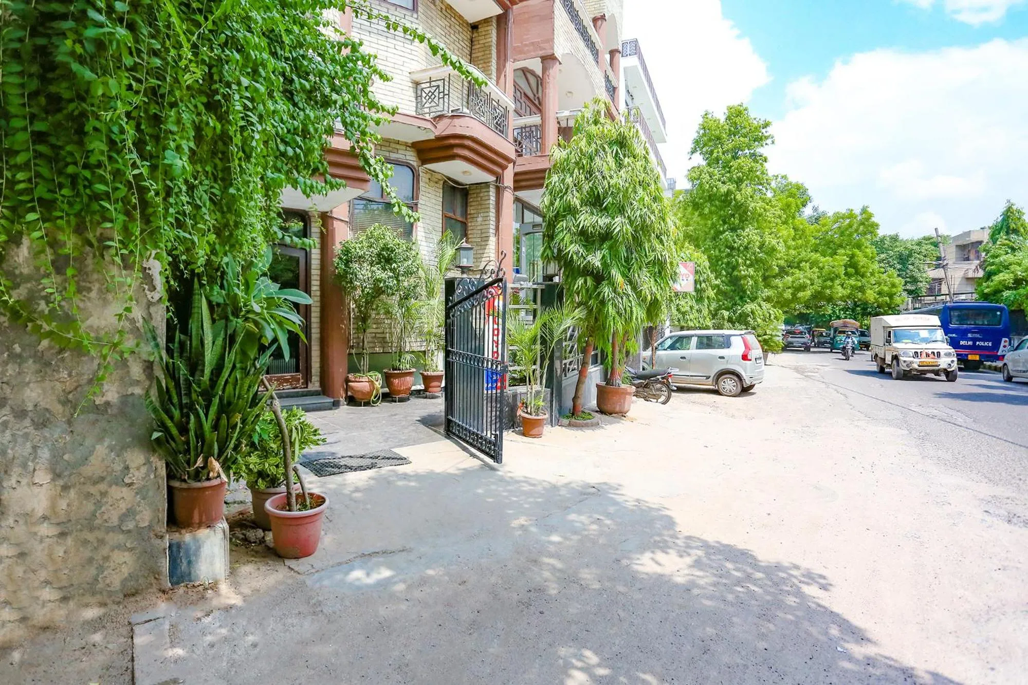 Property building in FabExpress Lloyd House