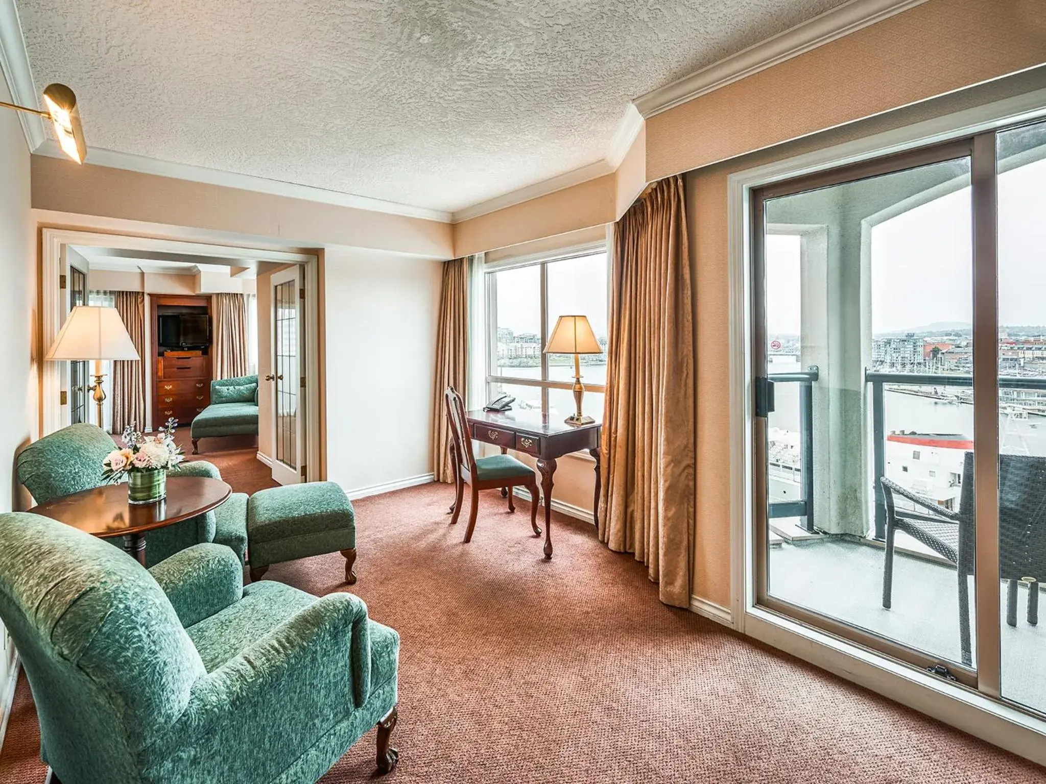 Harbor View Suite: Two Queen Beds in Hotel Grand Pacific Harbor View Suite: Two Queen Beds in Hotel Grand Pacific