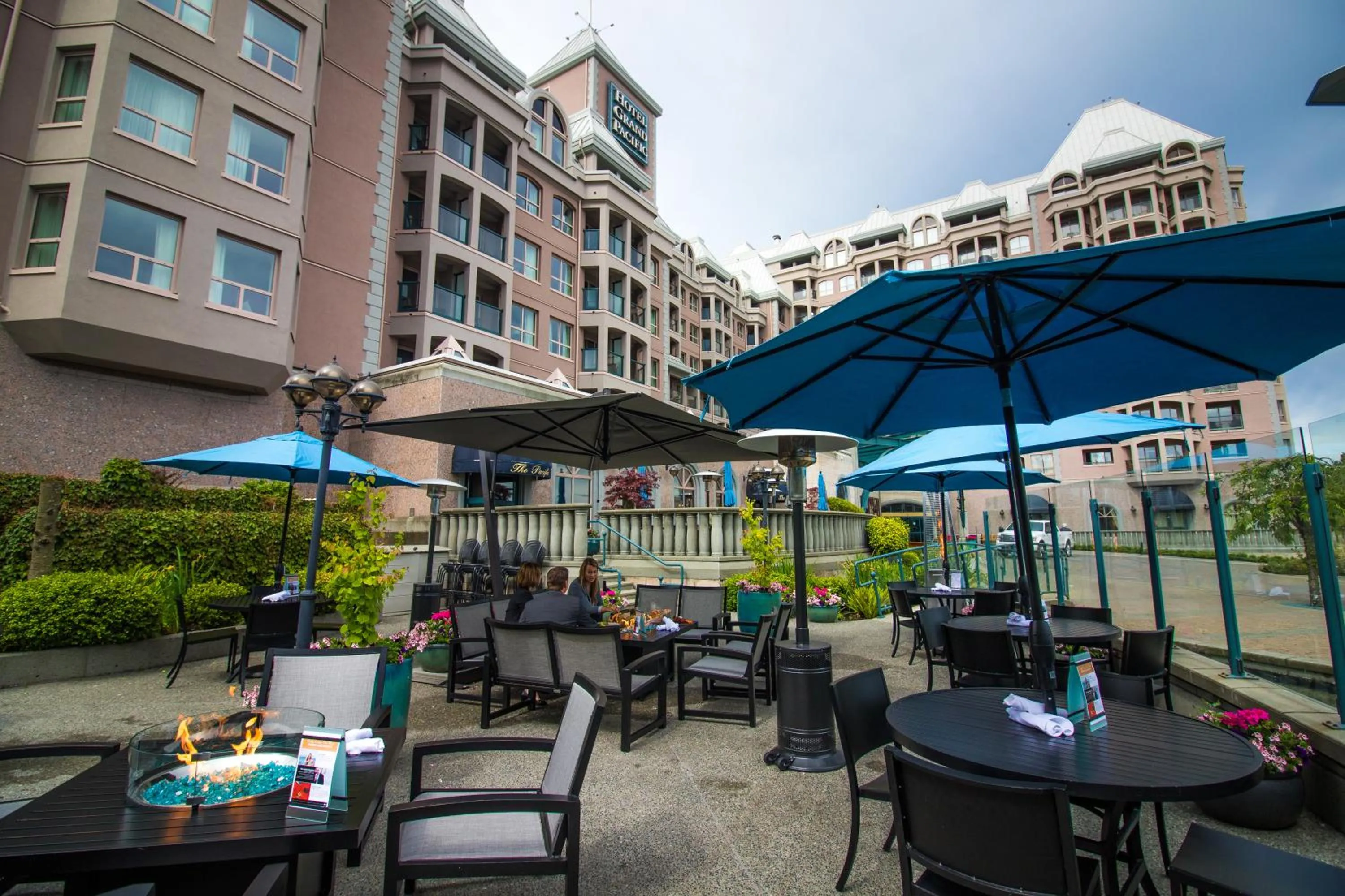 Food and drinks in Hotel Grand Pacific