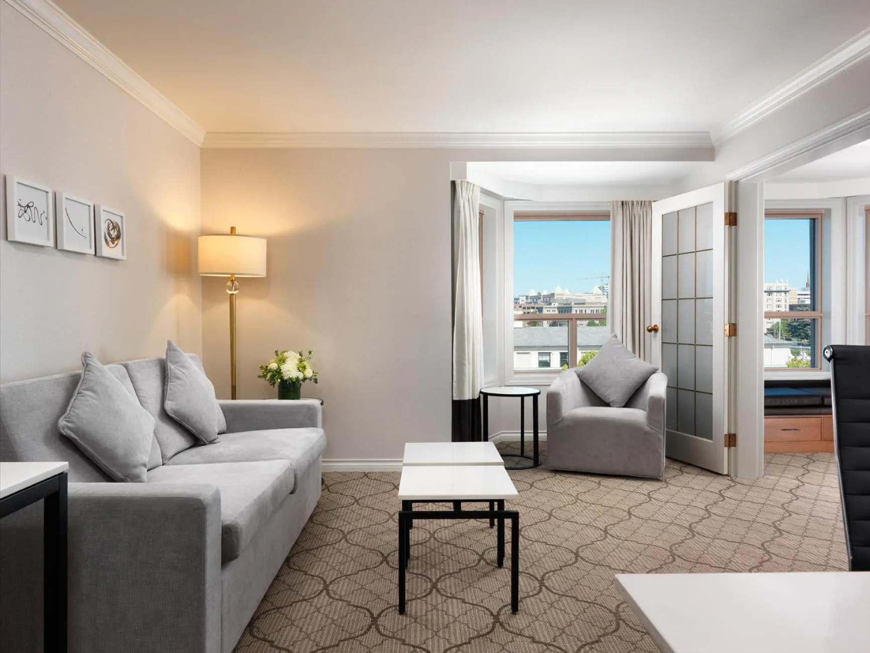 Living room in Hotel Grand Pacific