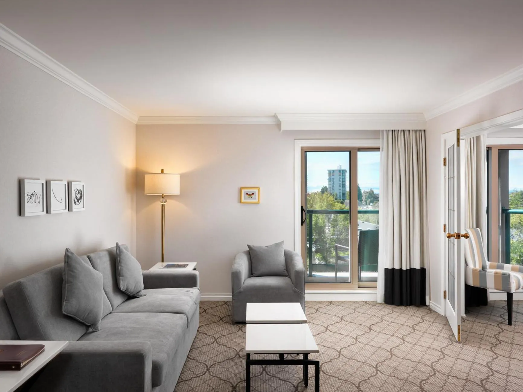 Living room in Hotel Grand Pacific