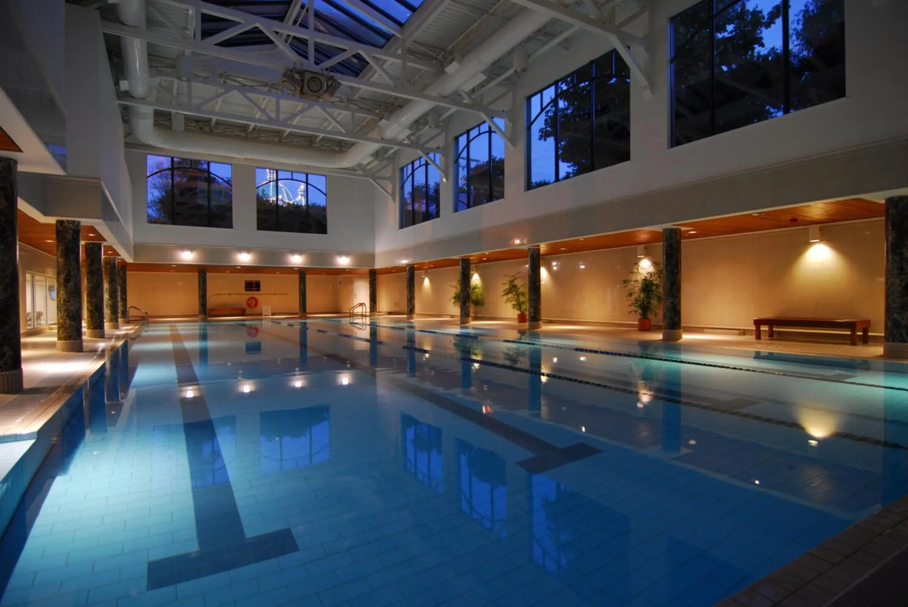 Swimming pool in Hotel Grand Pacific Swimming pool in Hotel Grand Pacific