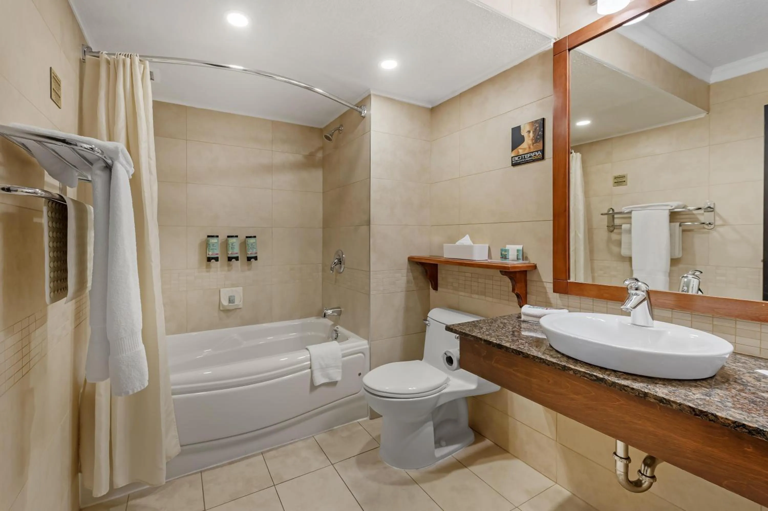 Bathroom in Best Western Hotel Universel Drummondville