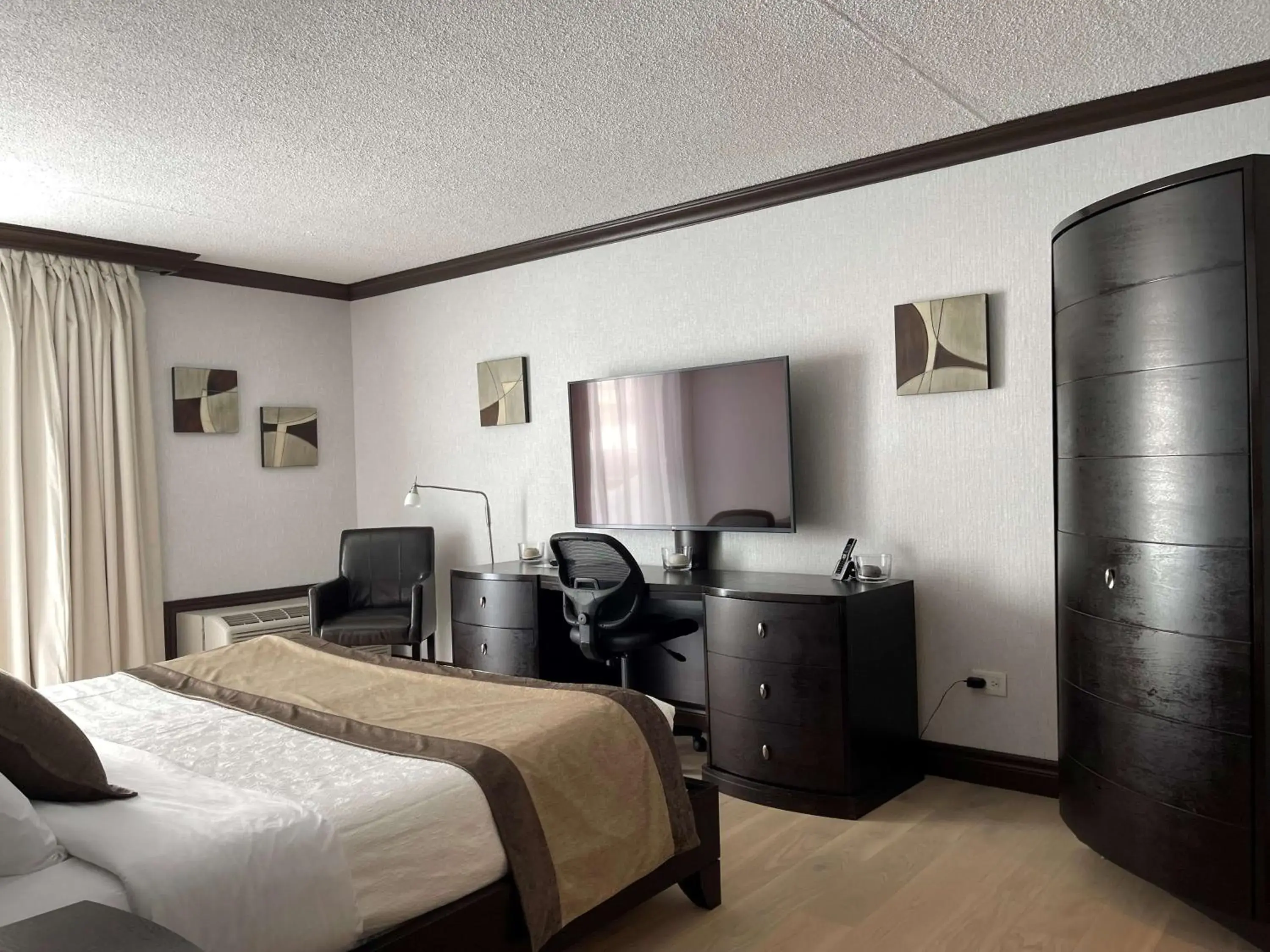 King Suite in Best Western Hotel Universel Drummondville King Suite in Best Western Hotel Universel Drummondville