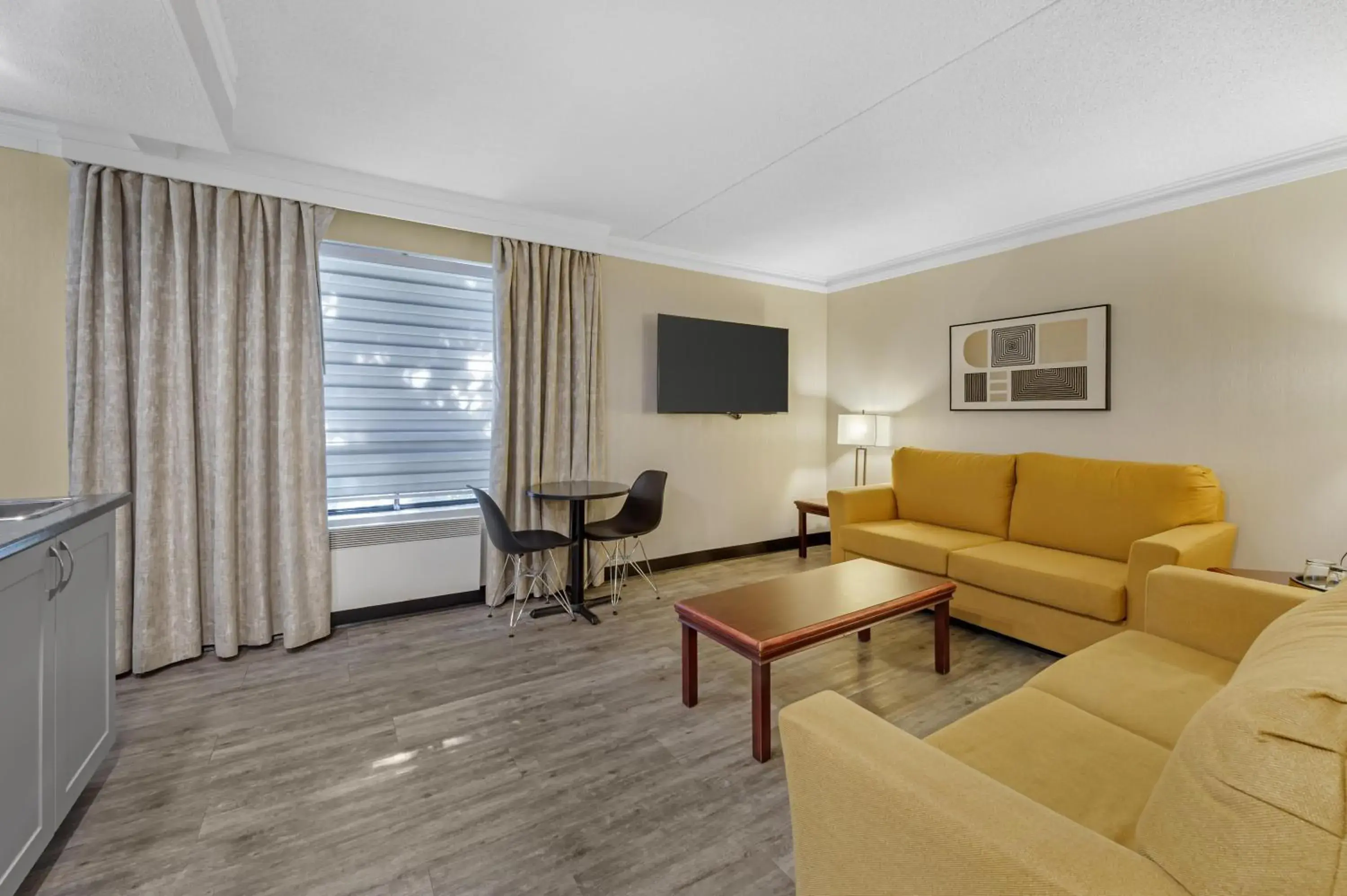 Bedroom in Best Western Hotel Universel Drummondville Bedroom in Best Western Hotel Universel Drummondville