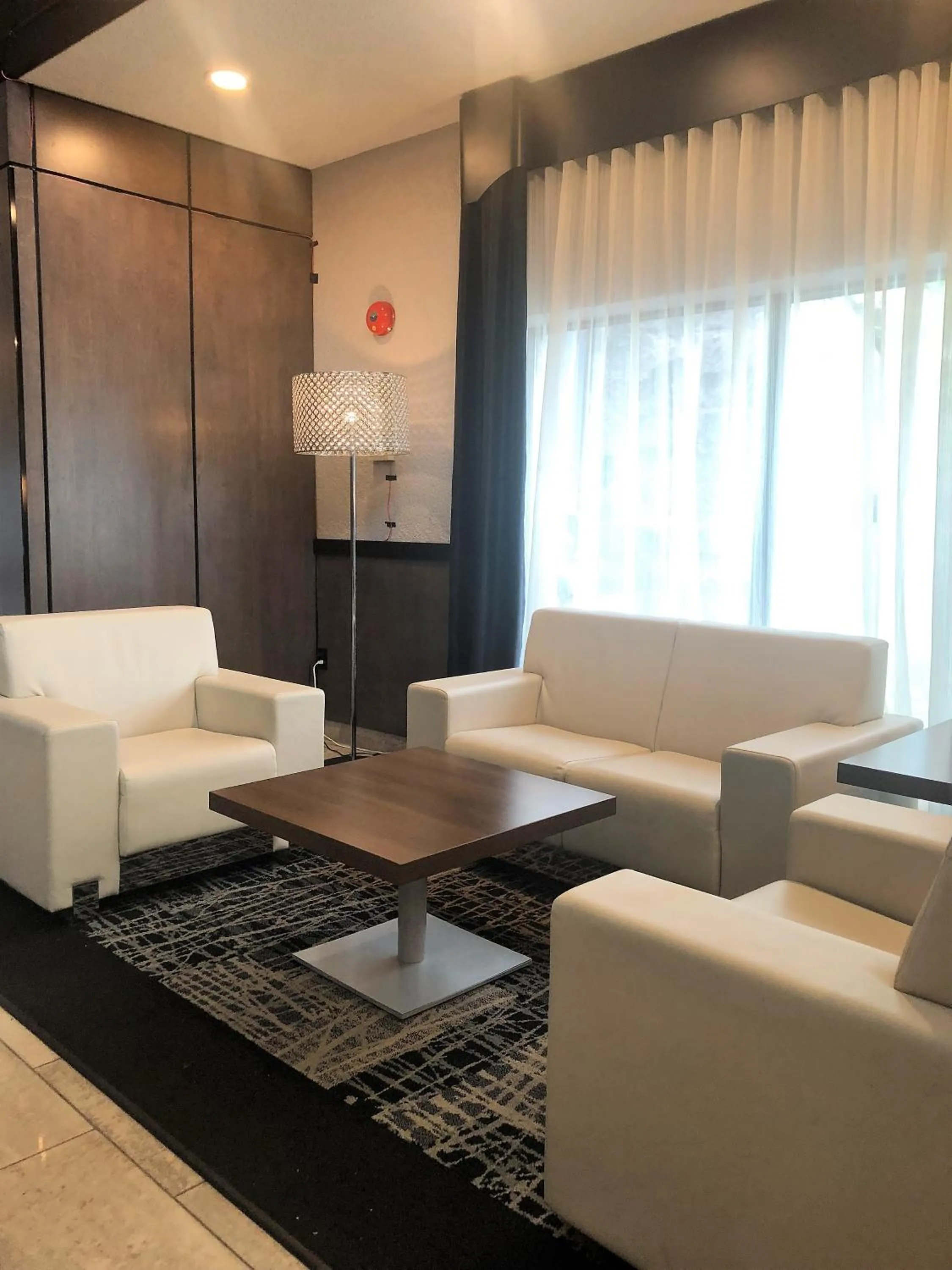 Lobby or reception in Best Western Hotel Universel Drummondville