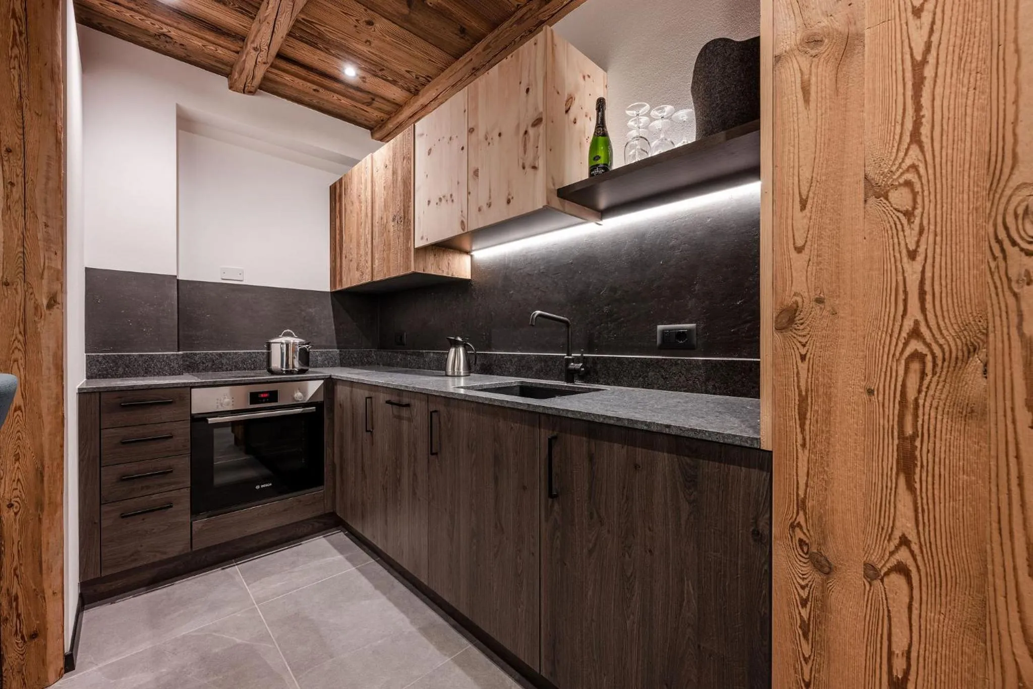 Kitchen or kitchenette in Nidaris - Luxury Private Spa Suites