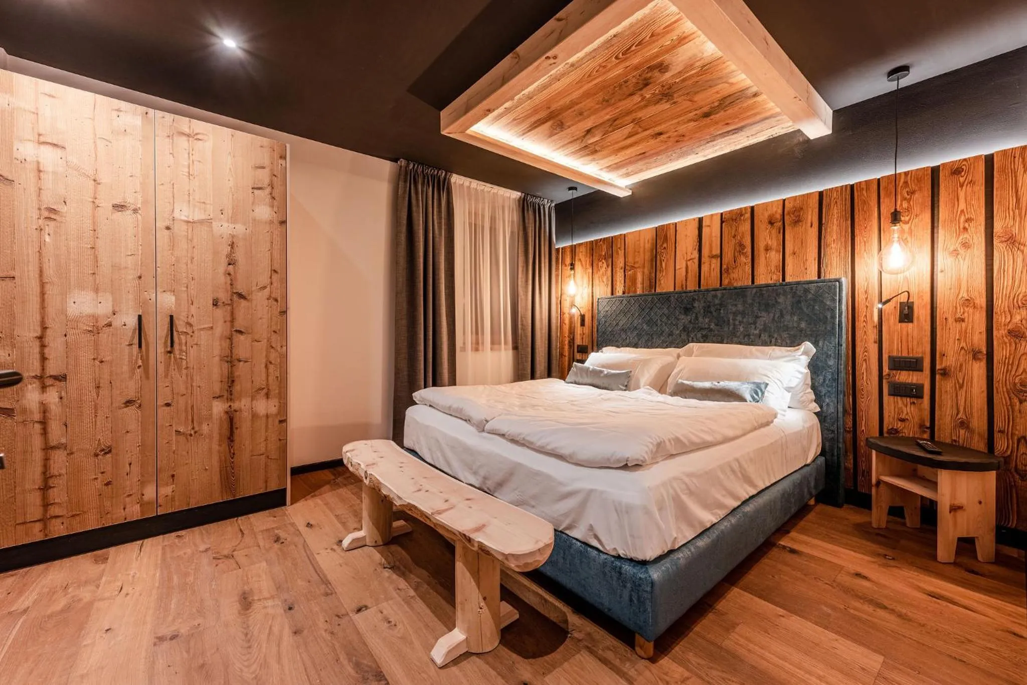 Bed in Nidaris - Luxury Private Spa Suites