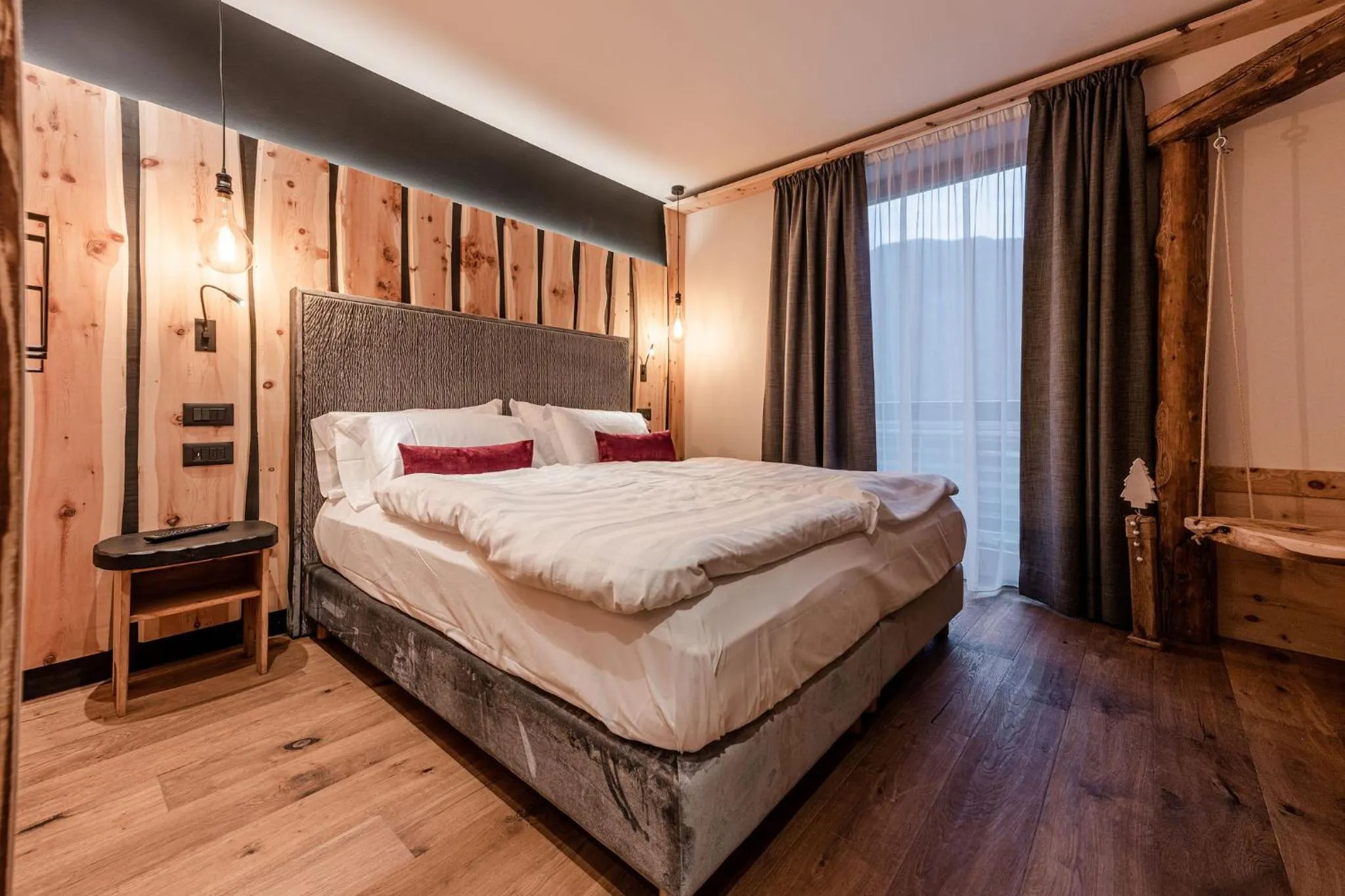 Bed in Nidaris - Luxury Private Spa Suites