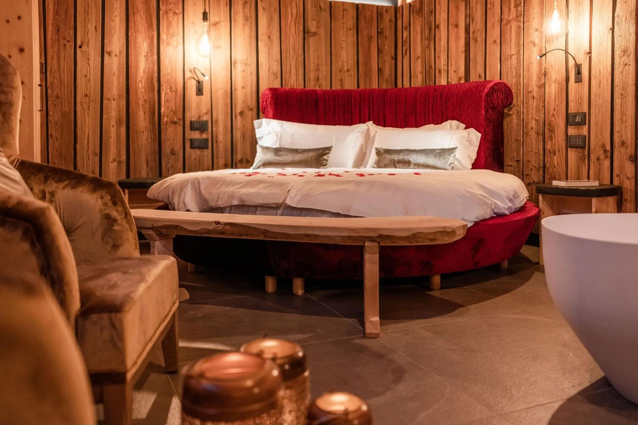 Bed in Nidaris - Luxury Private Spa Suites