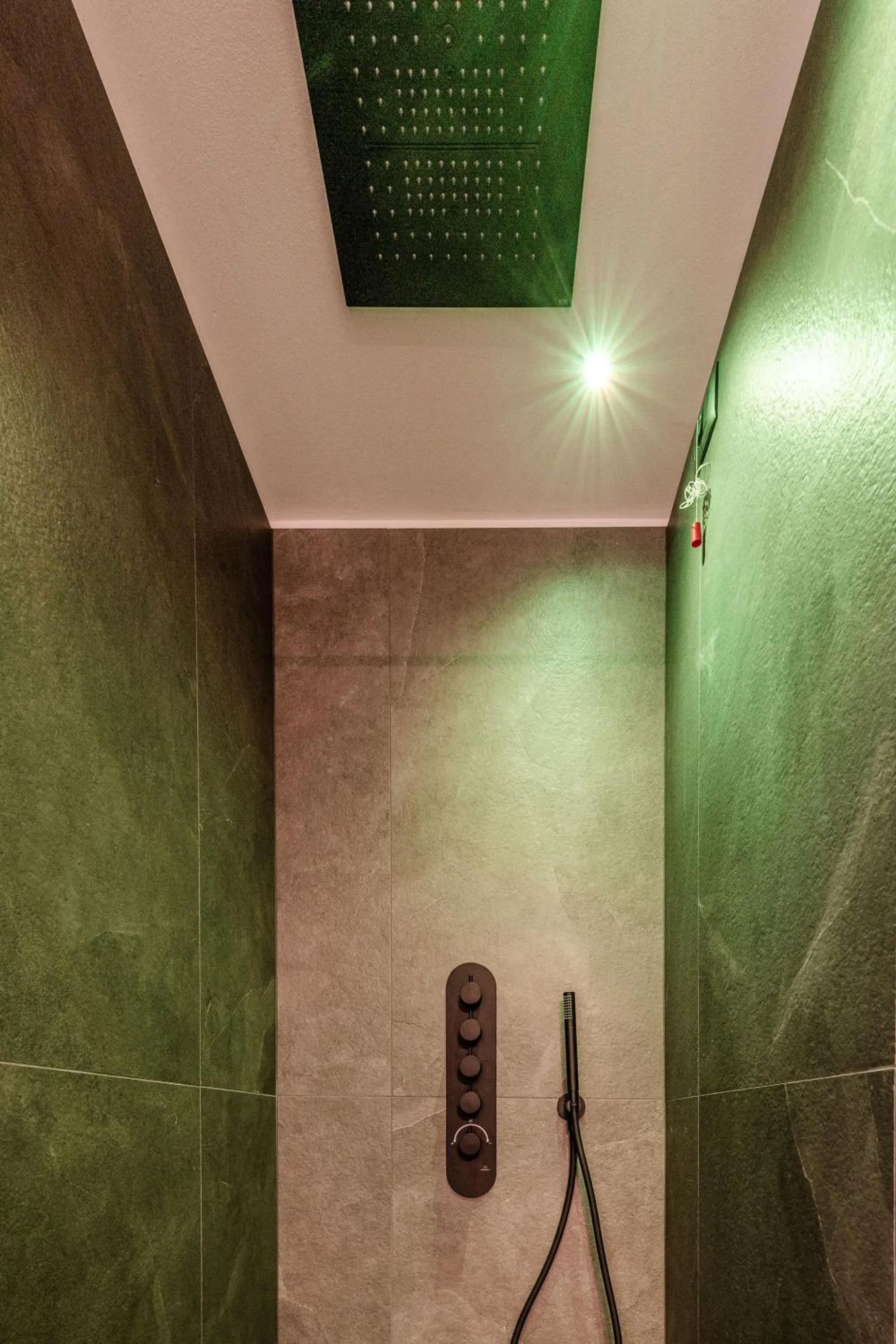 Shower in Nidaris - Luxury Private Spa Suites