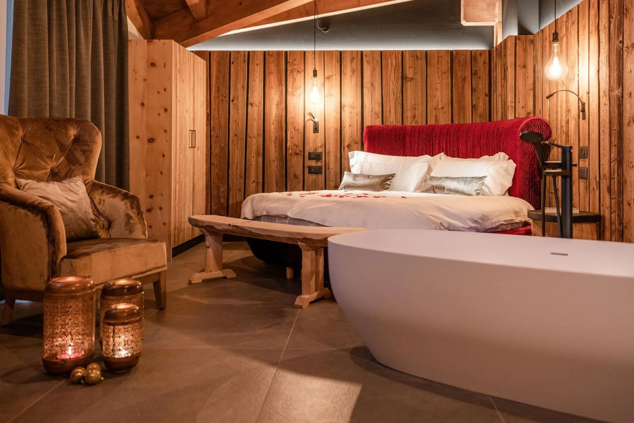 Bed in Nidaris - Luxury Private Spa Suites