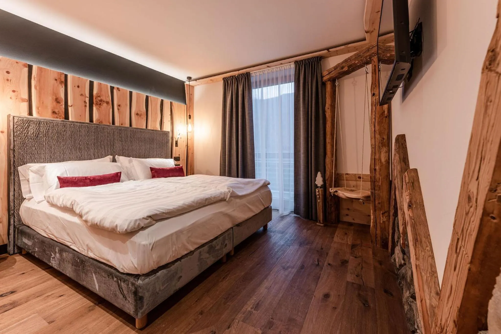 Bed in Nidaris - Luxury Private Spa Suites