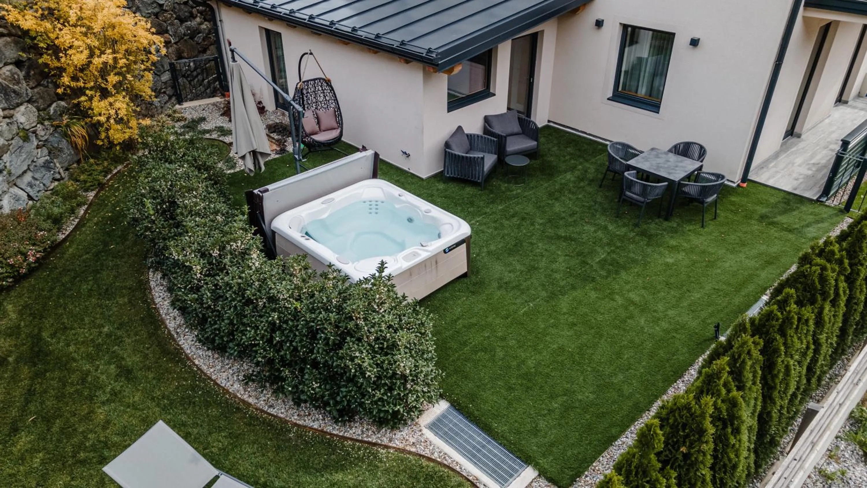 Hot Tub in Nidaris - Luxury Private Spa Suites