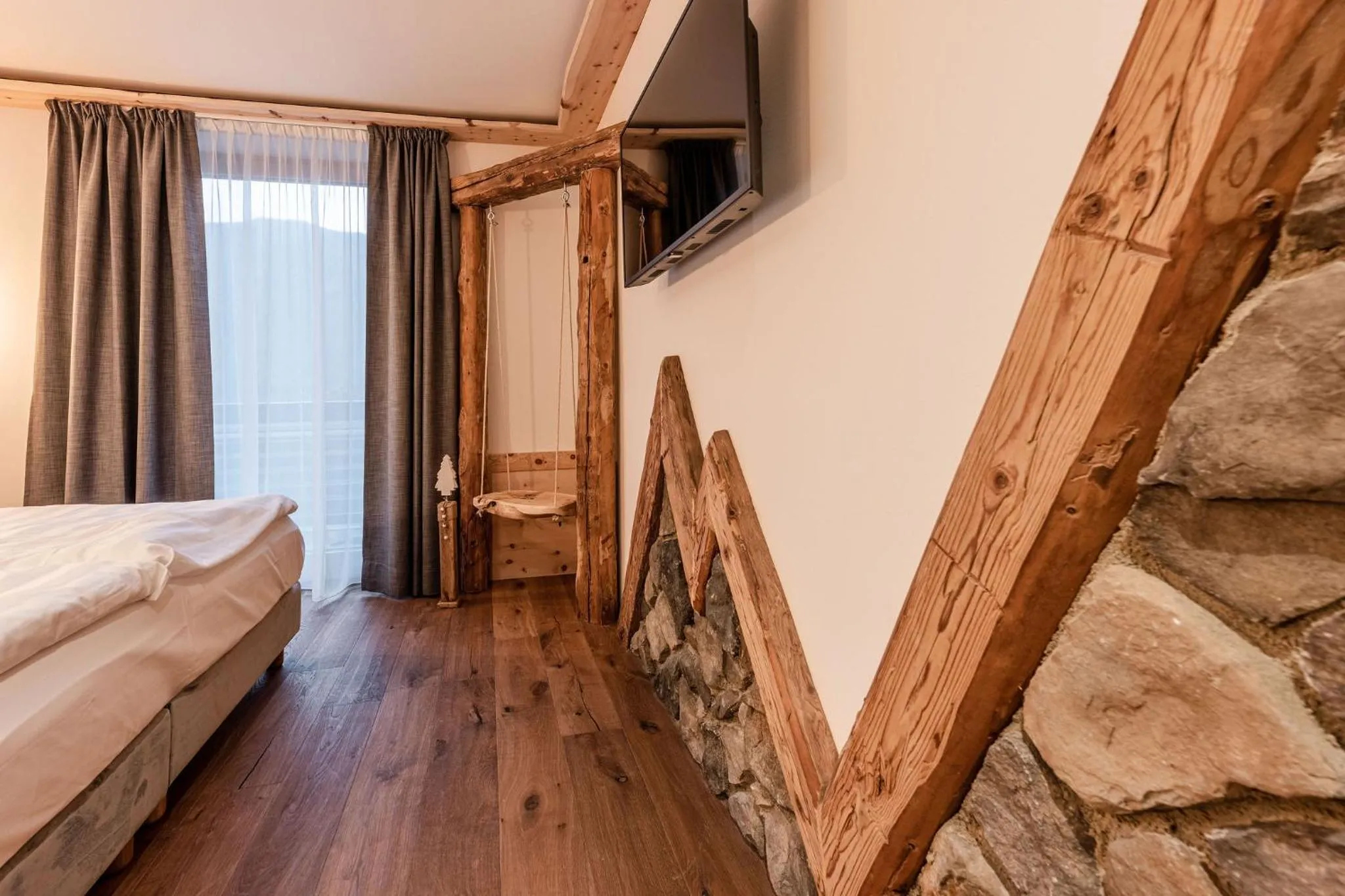 Bed in Nidaris - Luxury Private Spa Suites