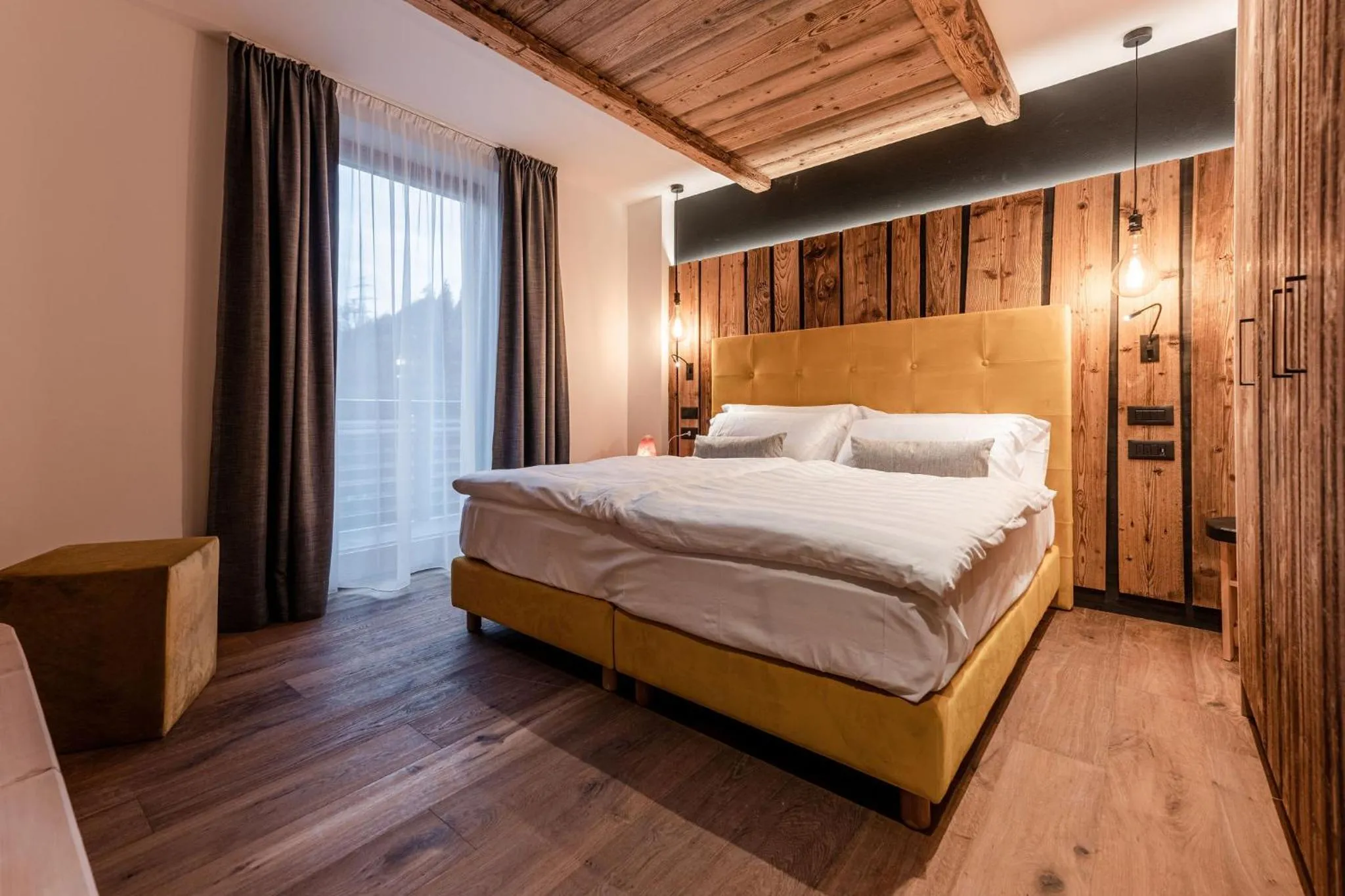 Bed in Nidaris - Luxury Private Spa Suites
