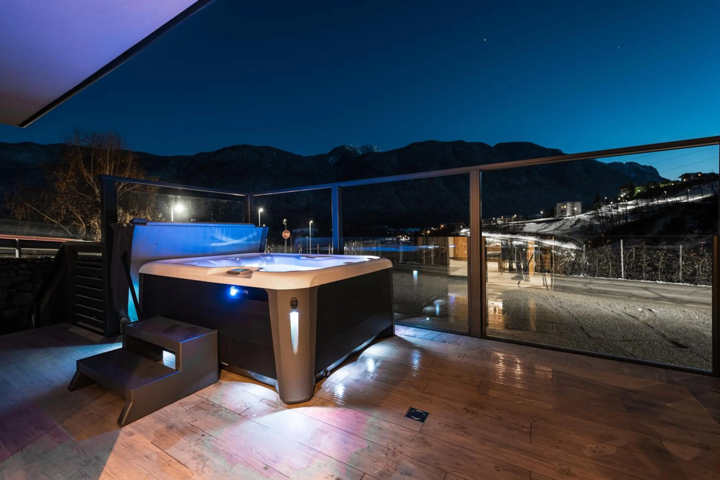 Night in Nidaris - Luxury Private Spa Suites