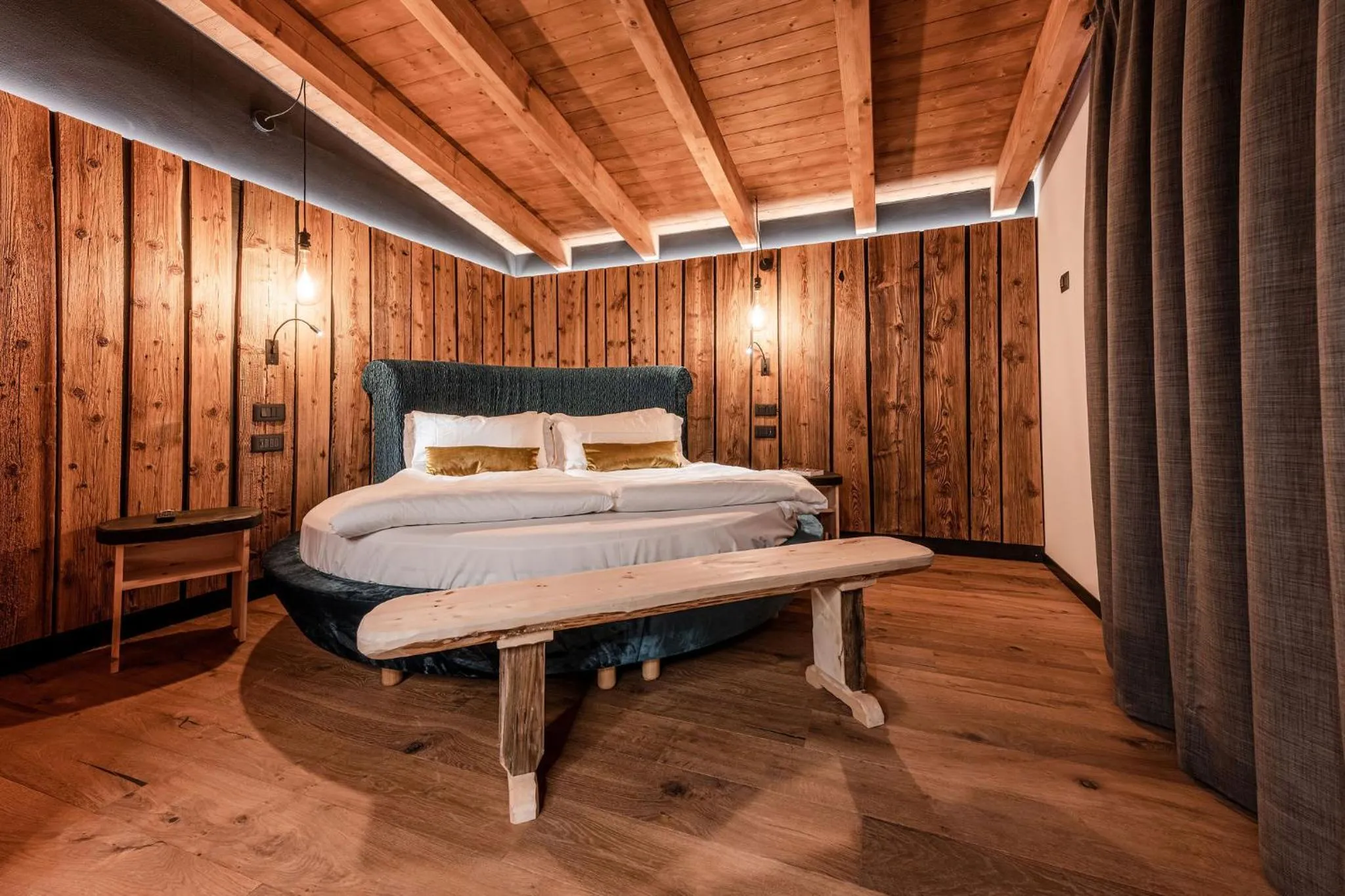 Bedroom, Bed in Nidaris - Luxury Private Spa Suites