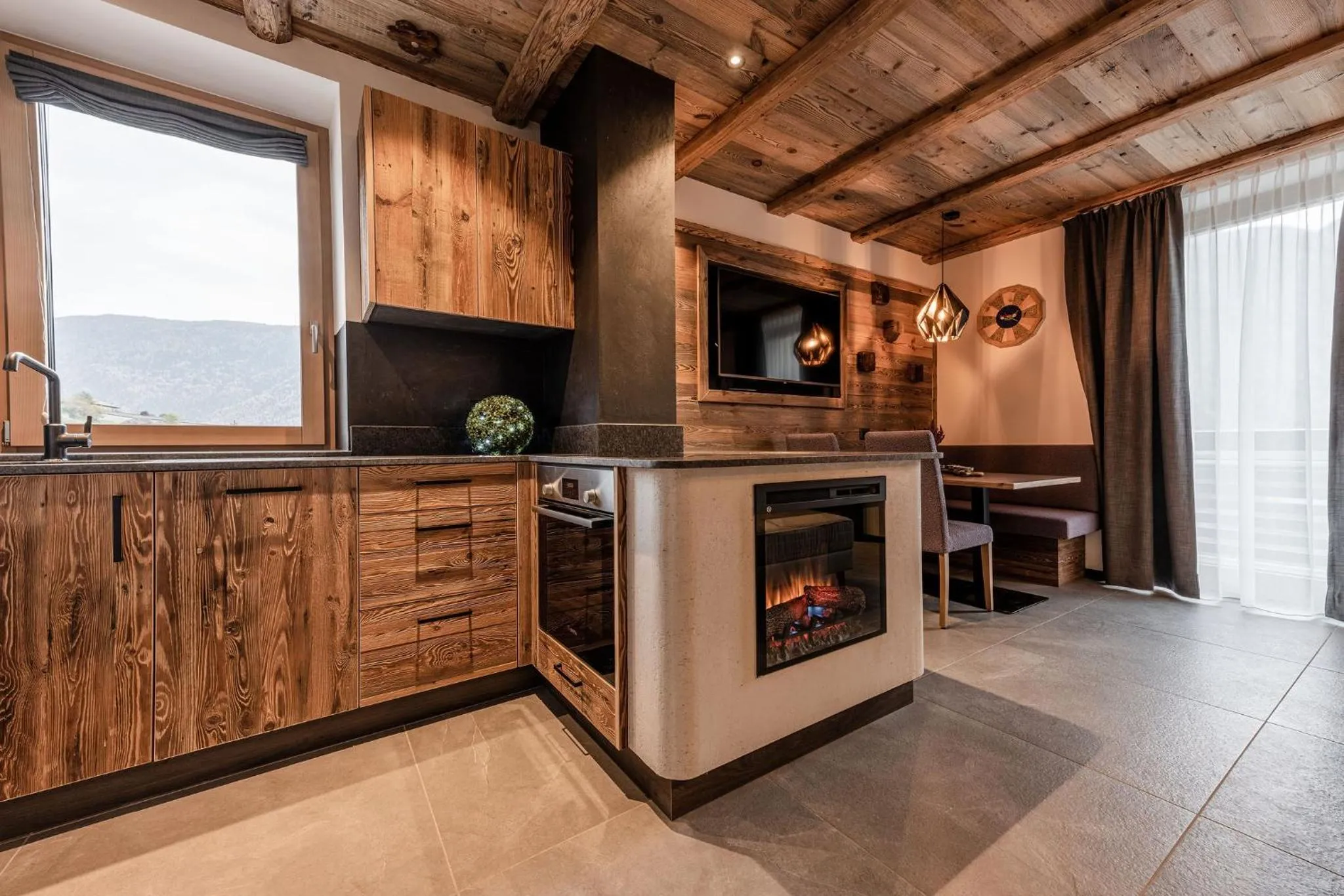 TV and multimedia in Nidaris - Luxury Private Spa Suites