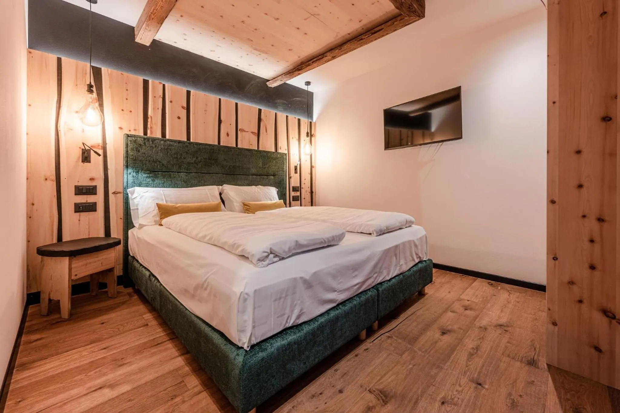 Bed in Nidaris - Luxury Private Spa Suites