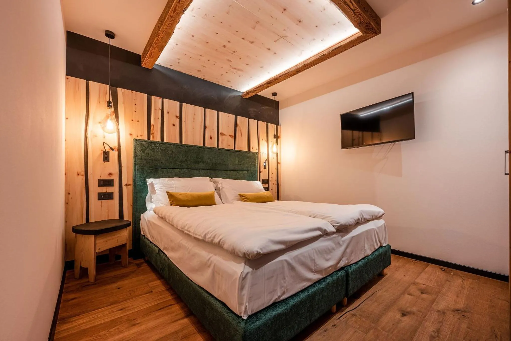 Bed in Nidaris - Luxury Private Spa Suites
