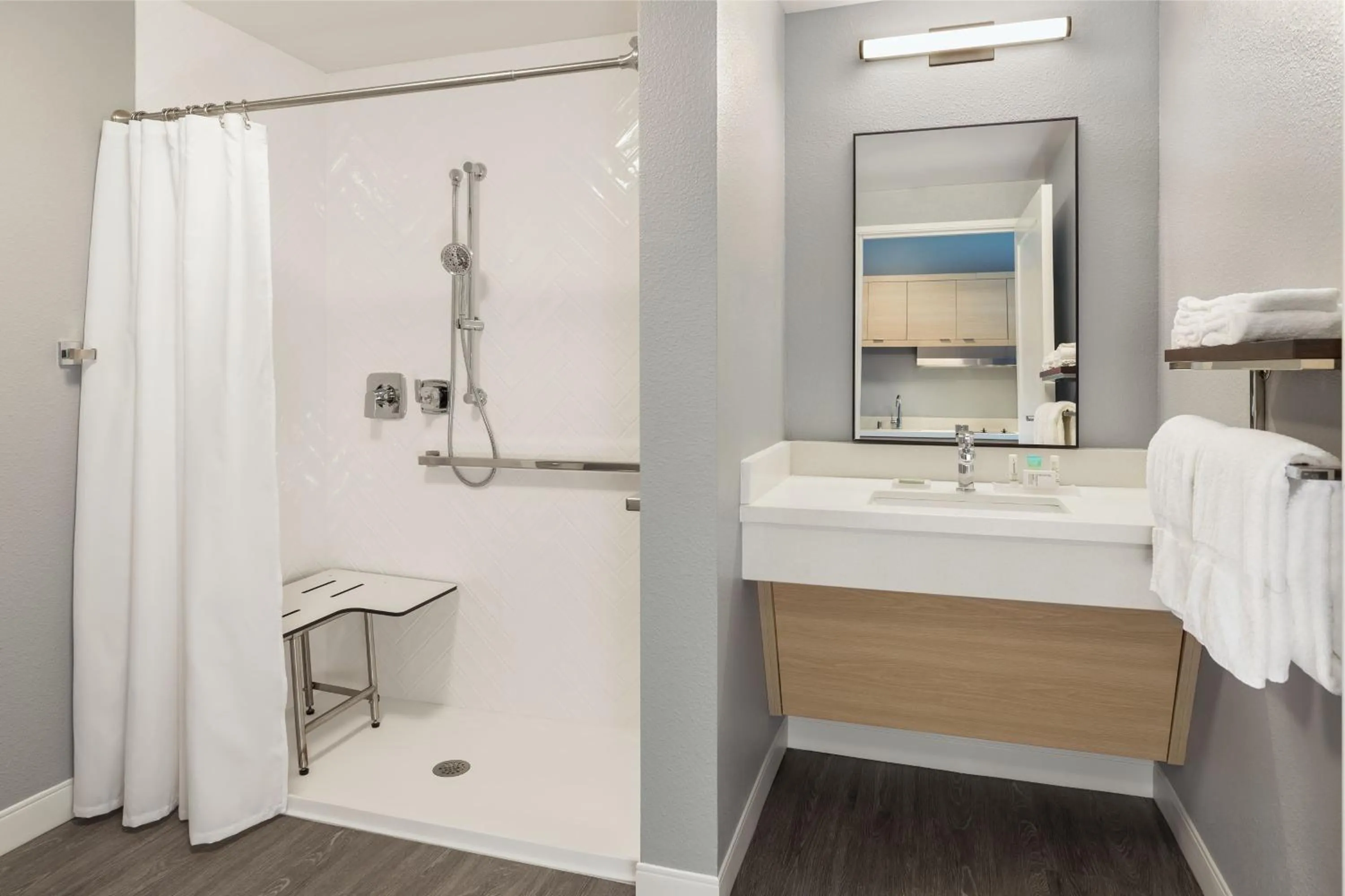 Bathroom in TownePlace Suites By Marriott Rochester Mayo Clinic Area