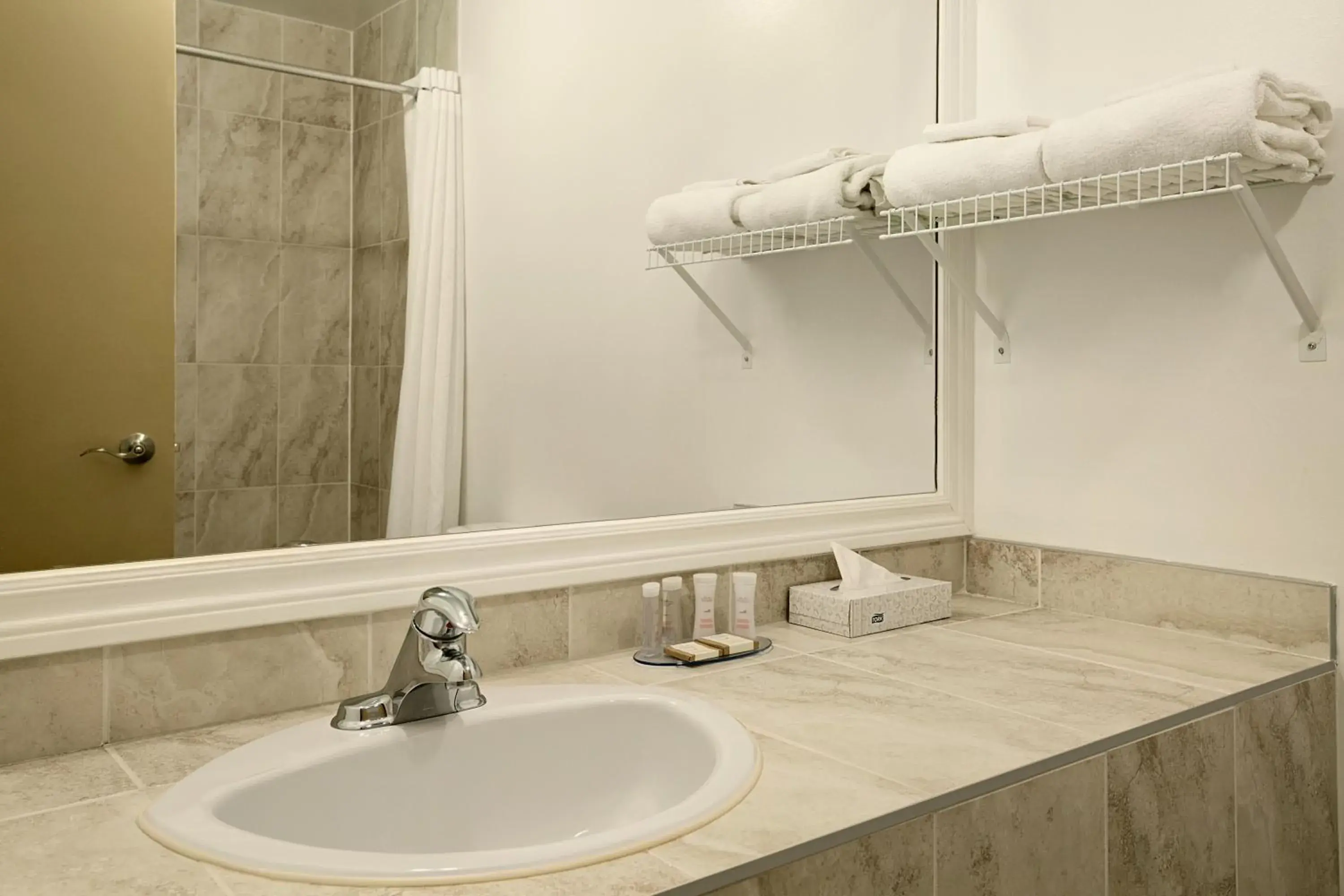 Superior Queen Room with Two Queen Beds - Non-Smoking in Days Inn by Wyndham Montreal East Superior Queen Room with Two Queen Beds - Non-Smoking in Days Inn by Wyndham Montreal East