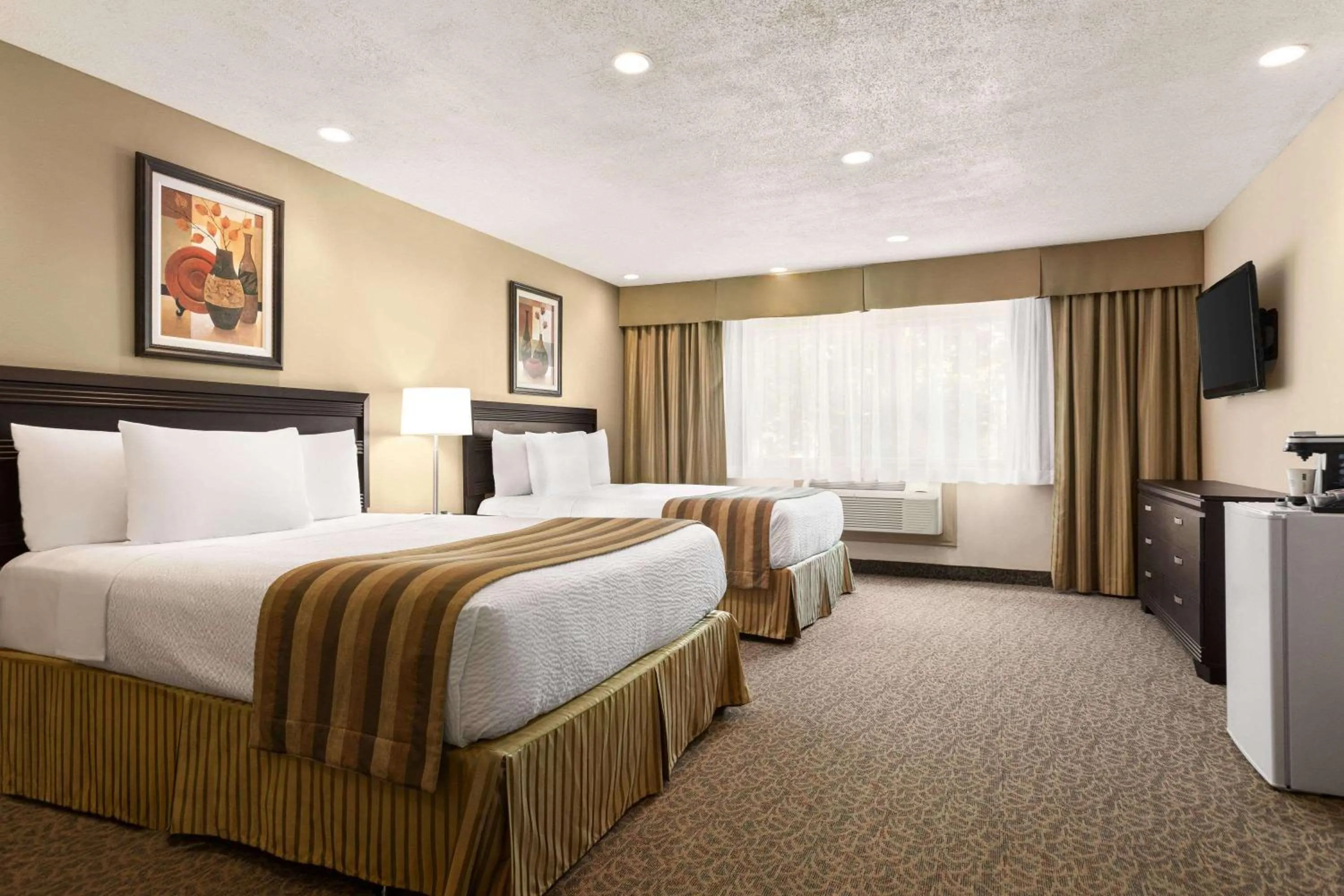 Bed in Days Inn by Wyndham Montreal East