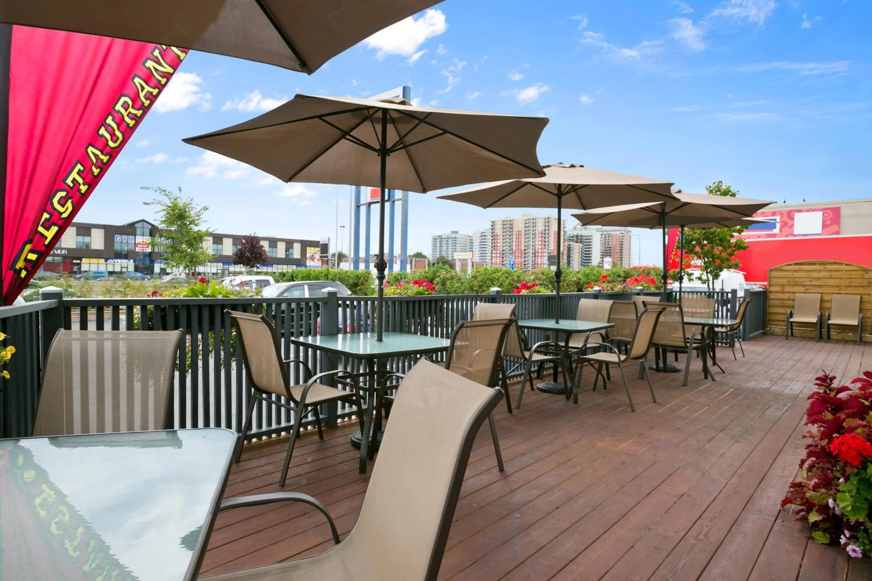 Restaurant/places to eat in Days Inn by Wyndham Montreal East