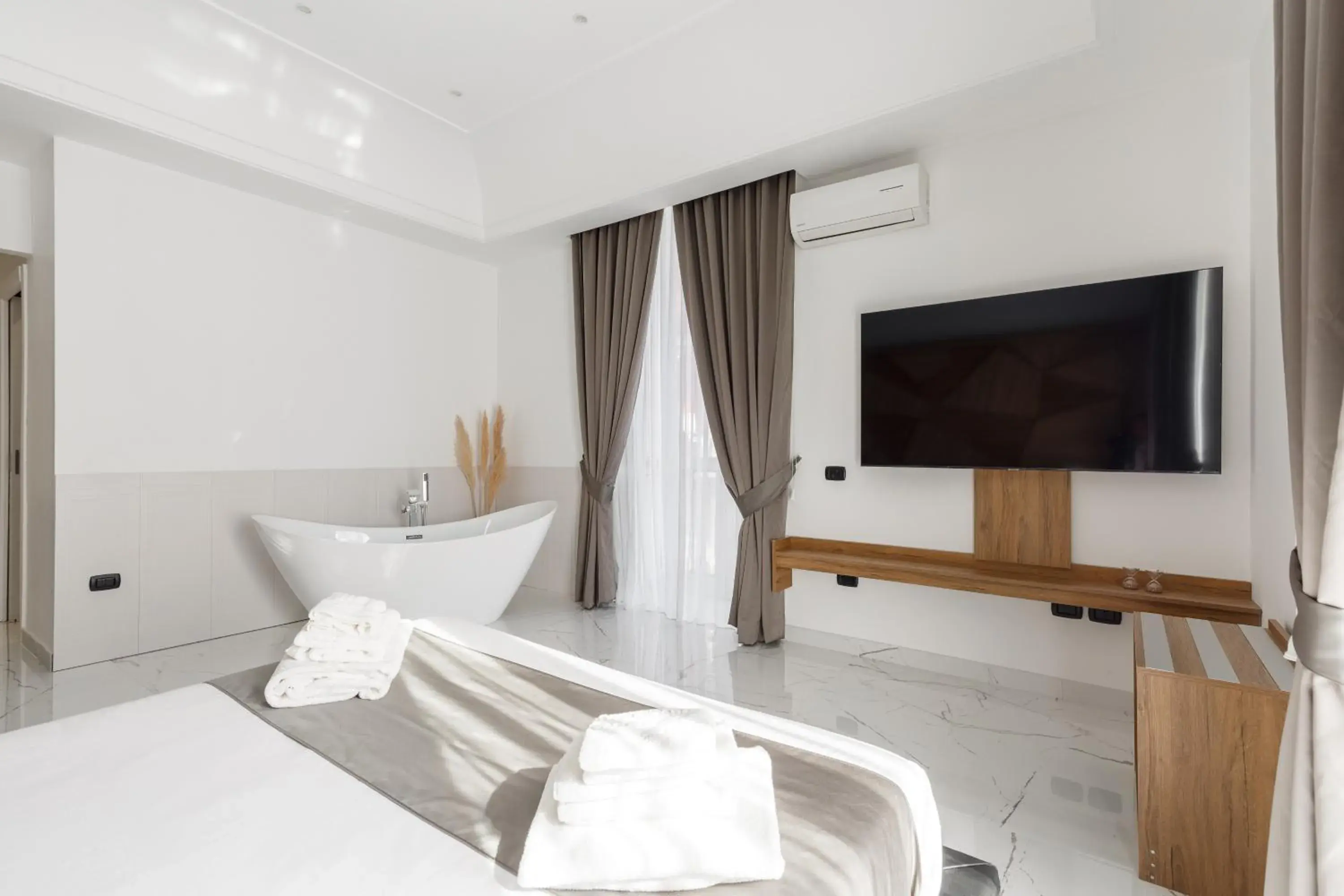 Bed in Sant'Angelo Suites Bed in Sant'Angelo Suites