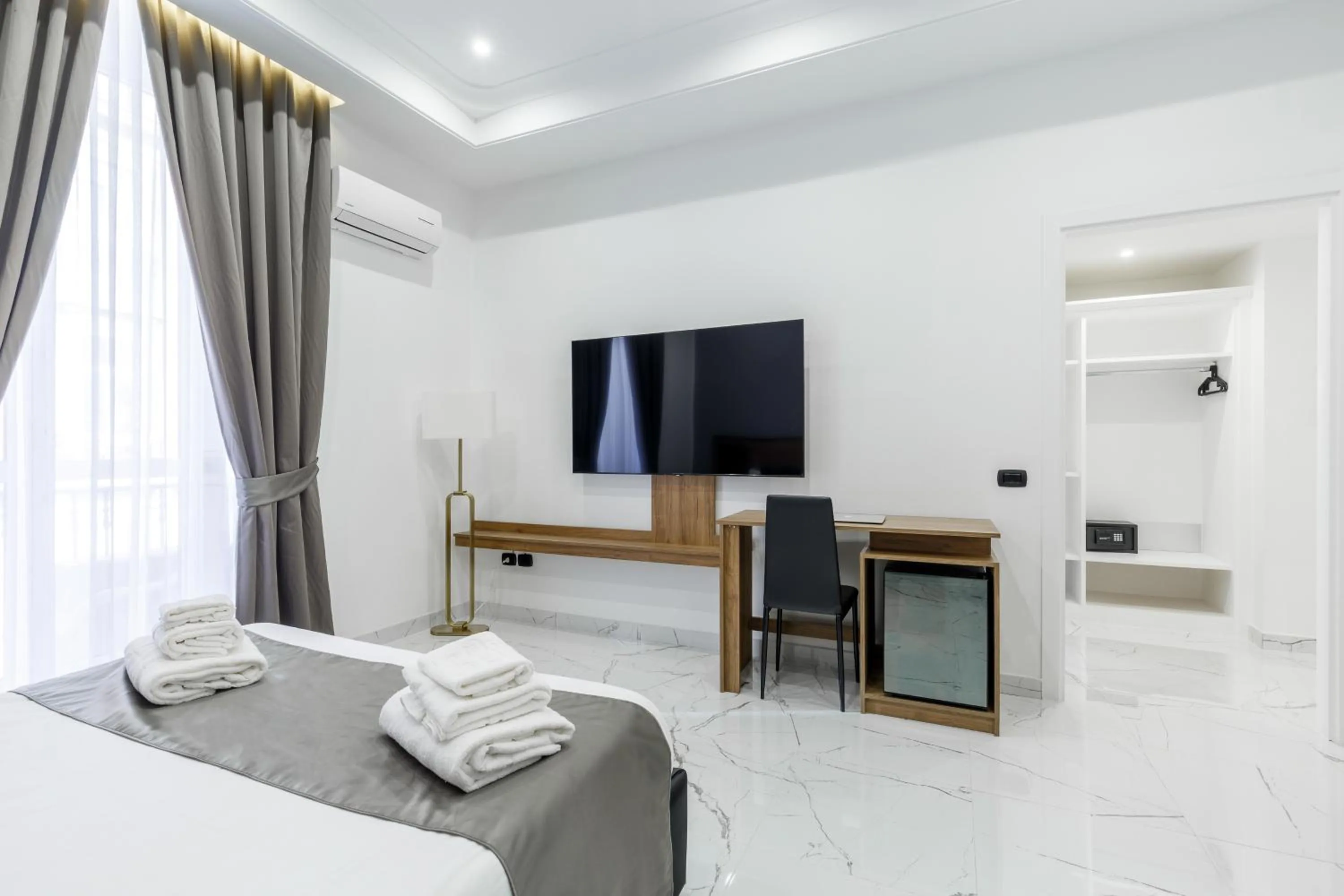 Bed in Sant'Angelo Suites