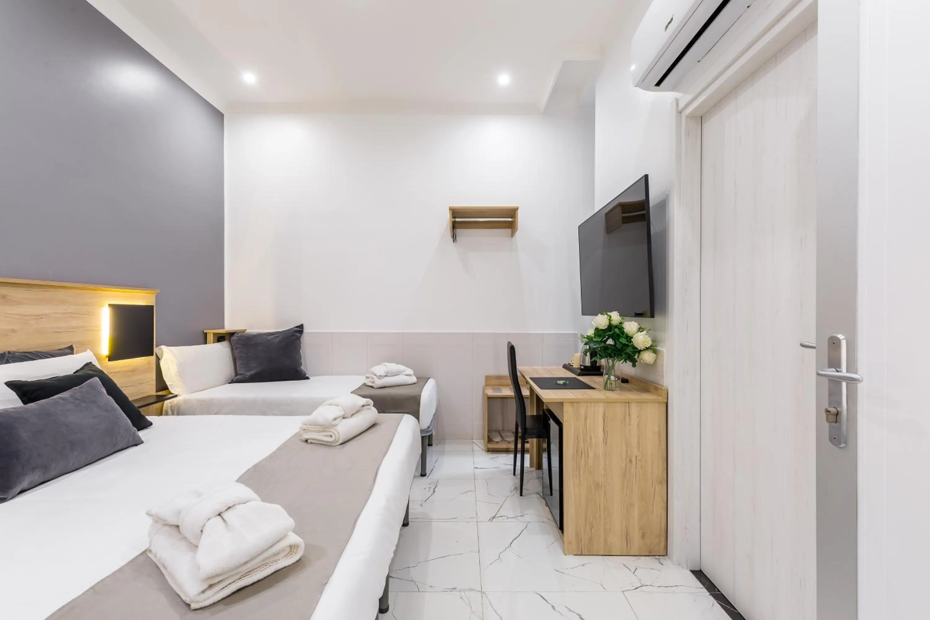 Bed in Sant'Angelo Suites