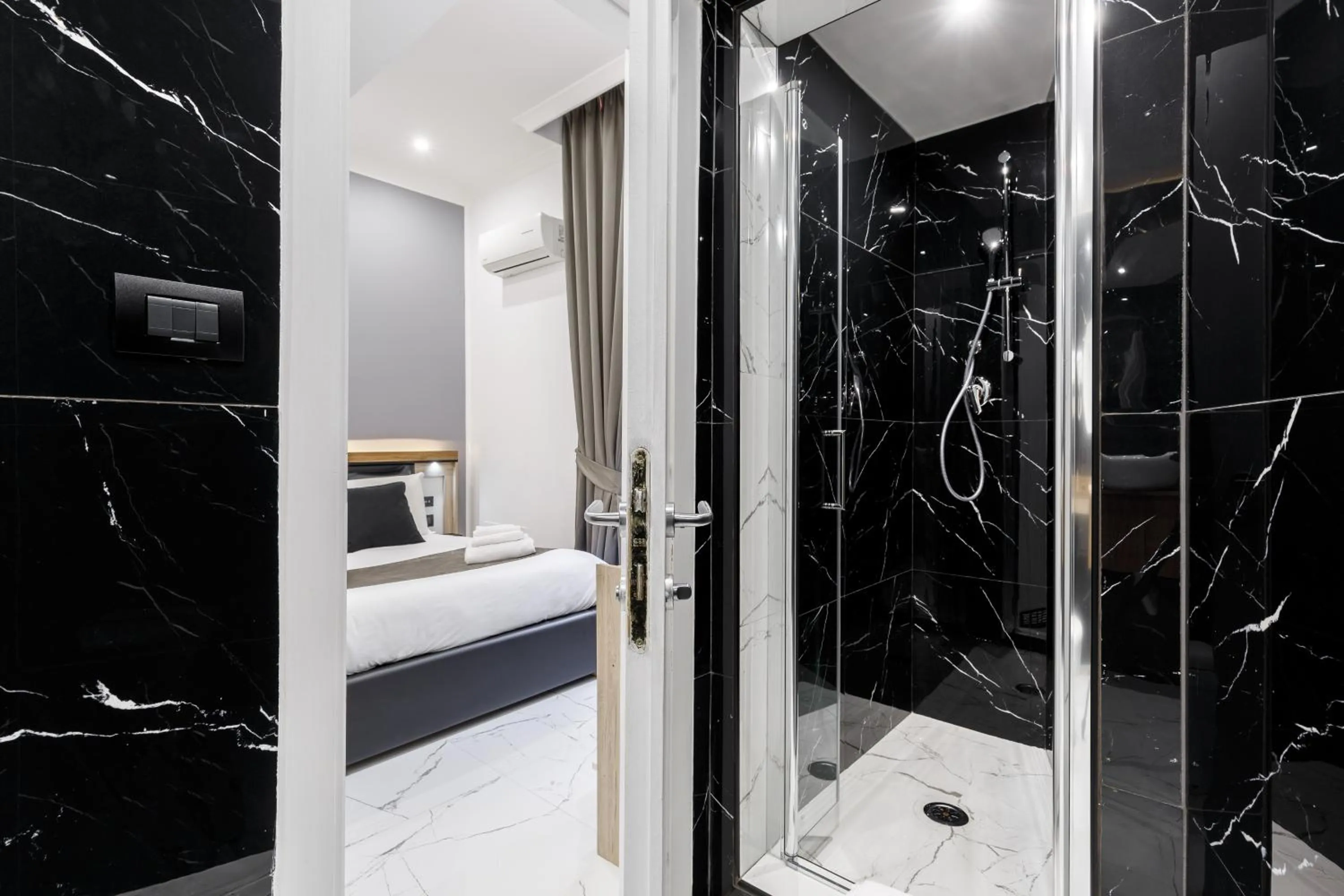 Bed in Sant'Angelo Suites