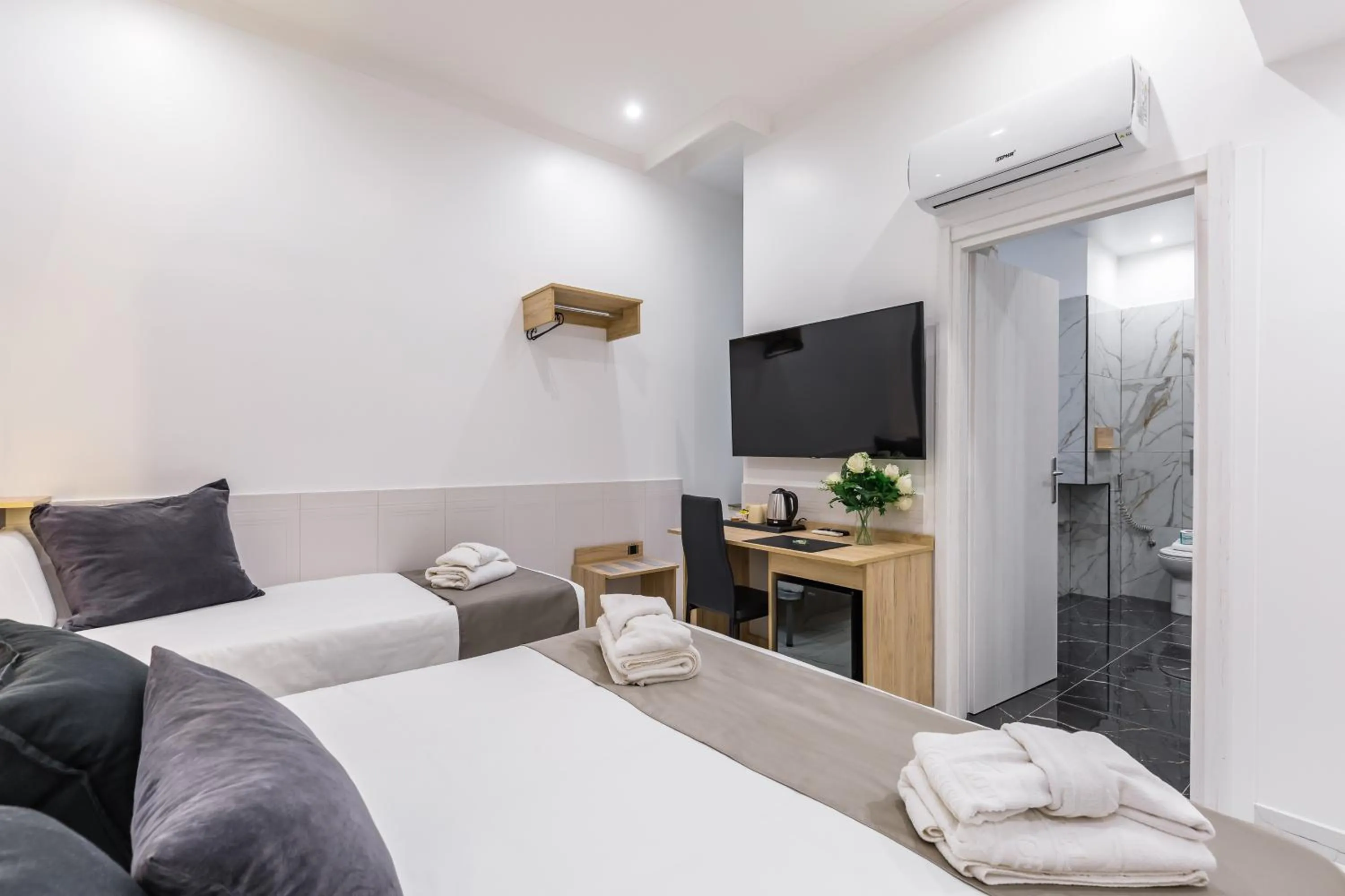 Bed in Sant'Angelo Suites