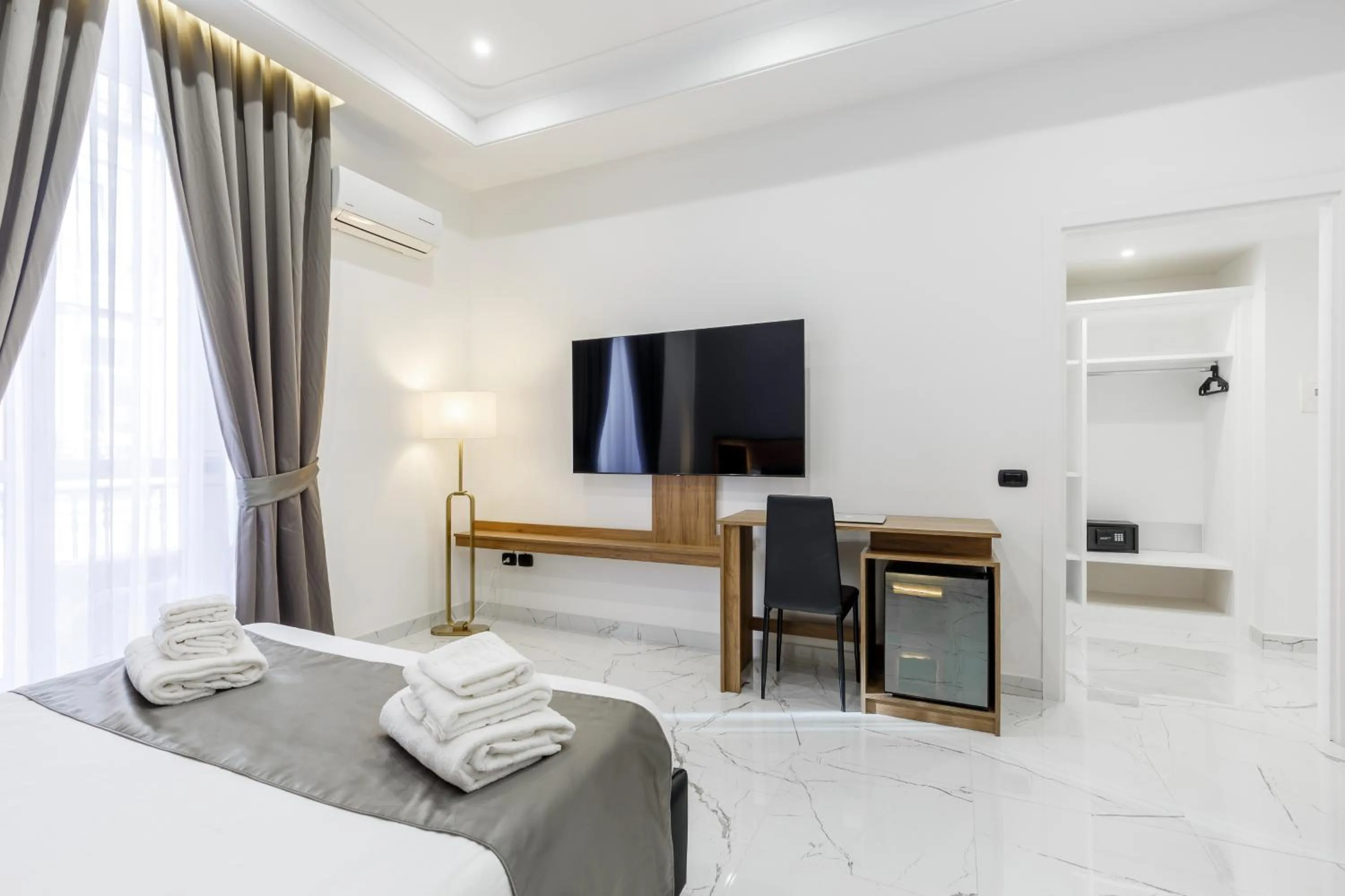 Bed in Sant'Angelo Suites