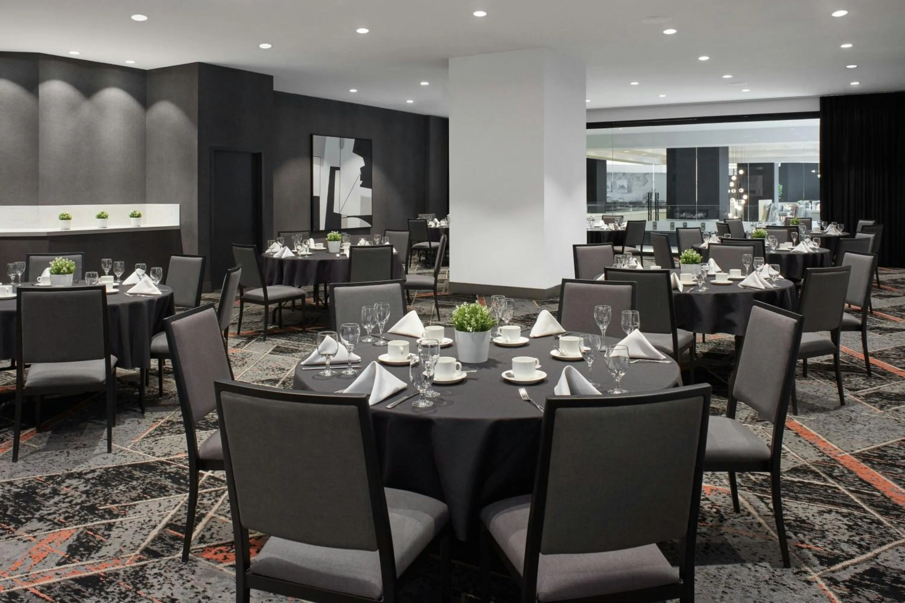 Meeting/conference room in Delta Hotels by Marriott Quebec