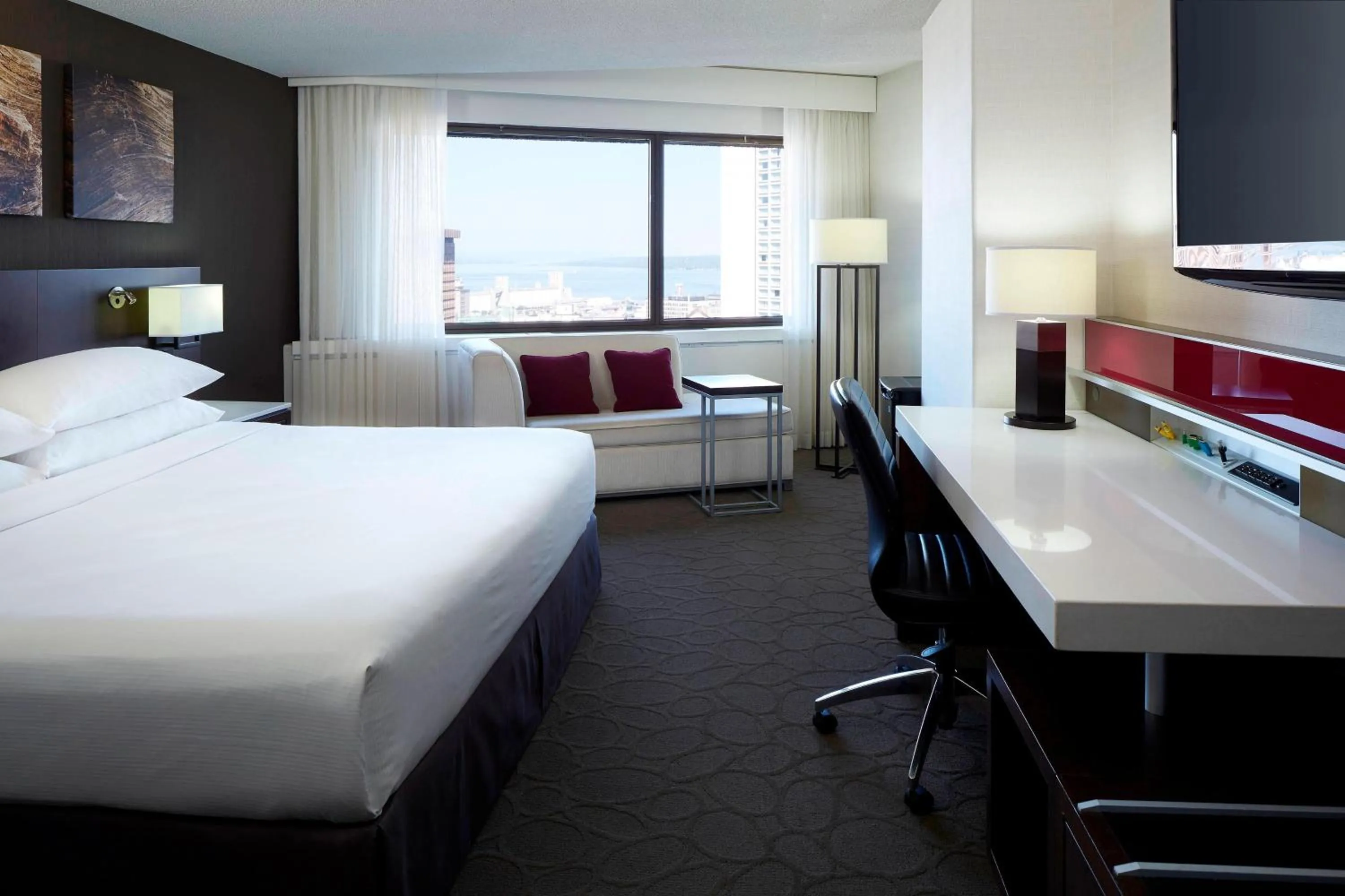 Photo of the whole room, Bed in Delta Hotels by Marriott Quebec