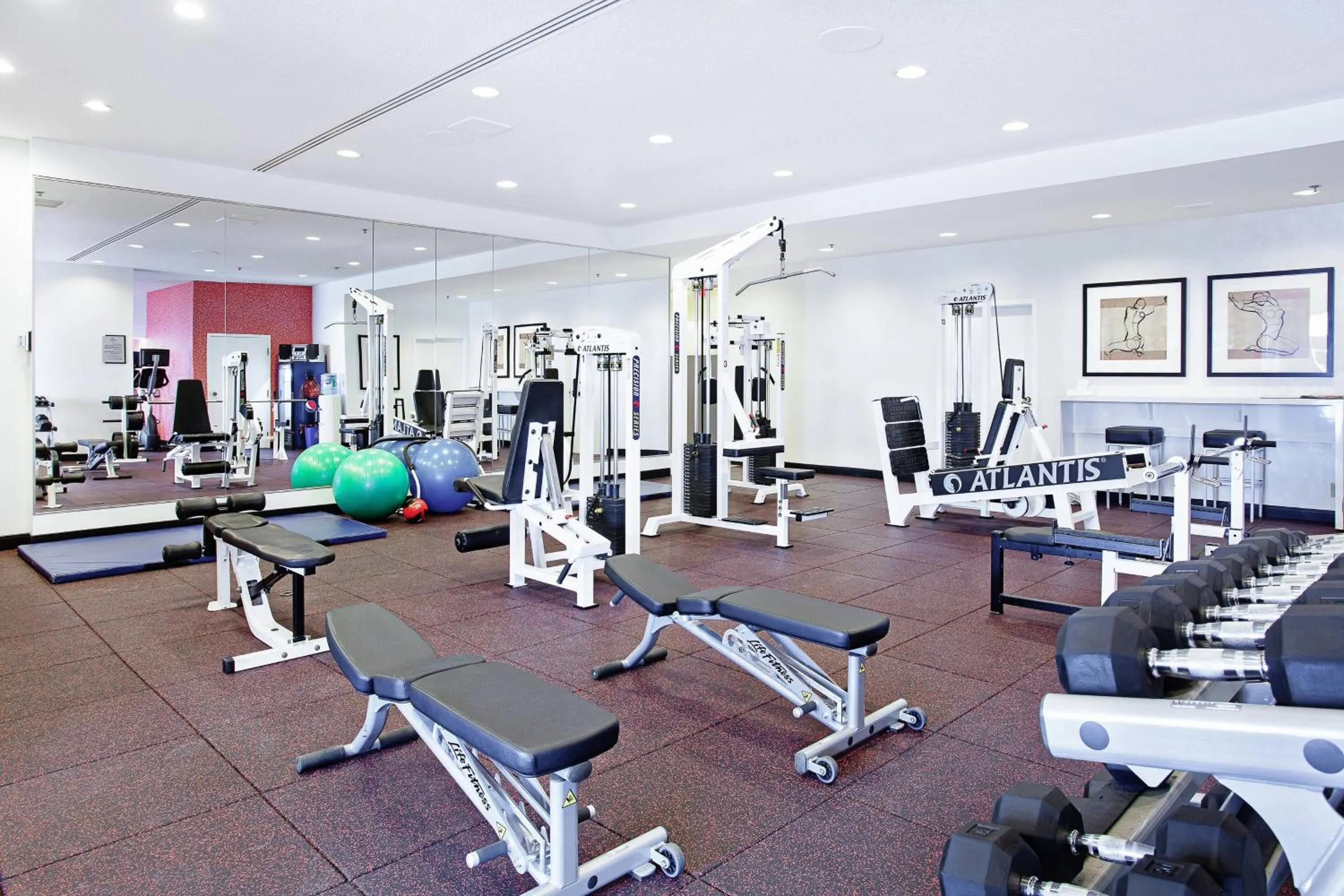 Fitness centre/facilities in Delta Hotels by Marriott Quebec