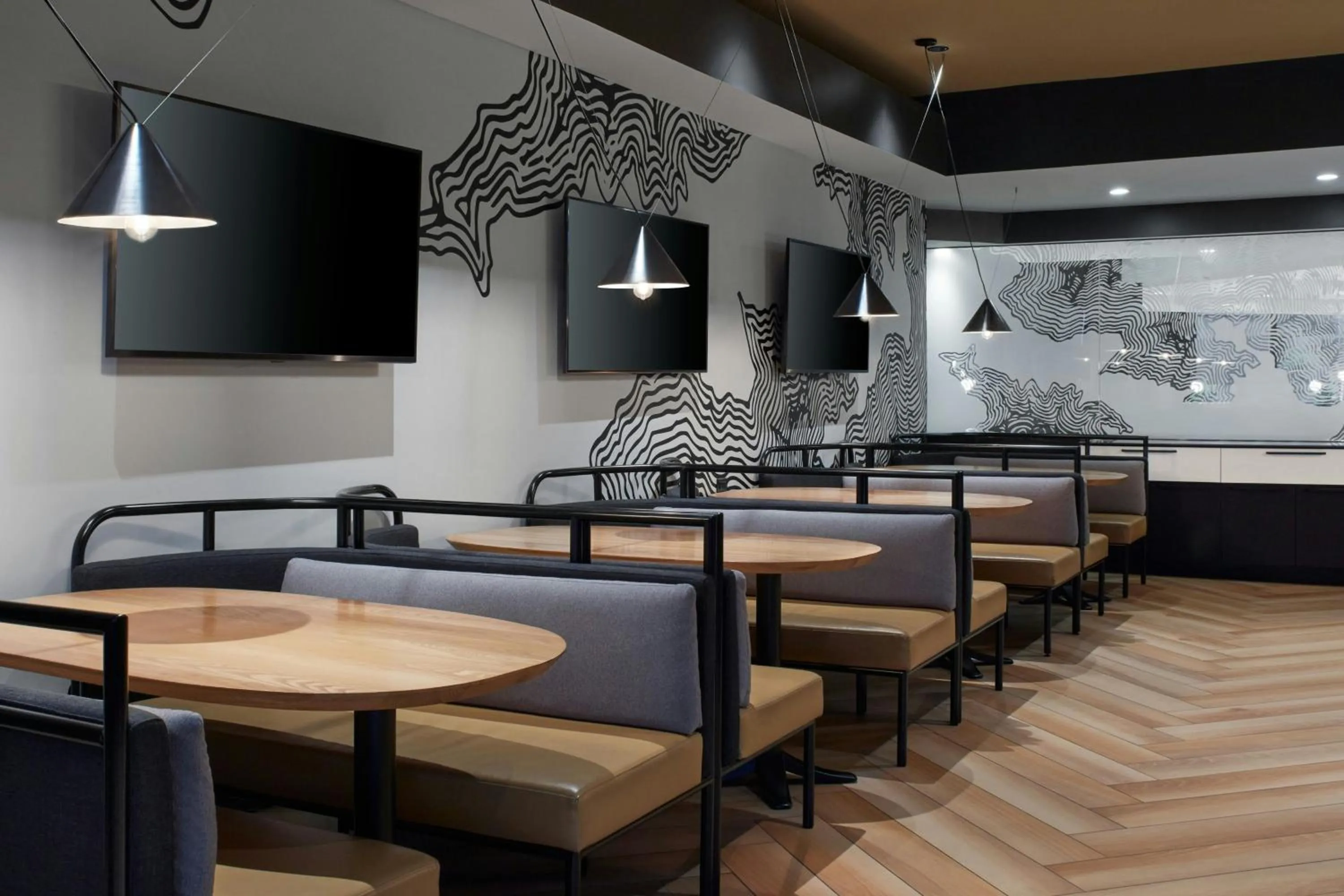 Lounge or bar in Delta Hotels by Marriott Quebec