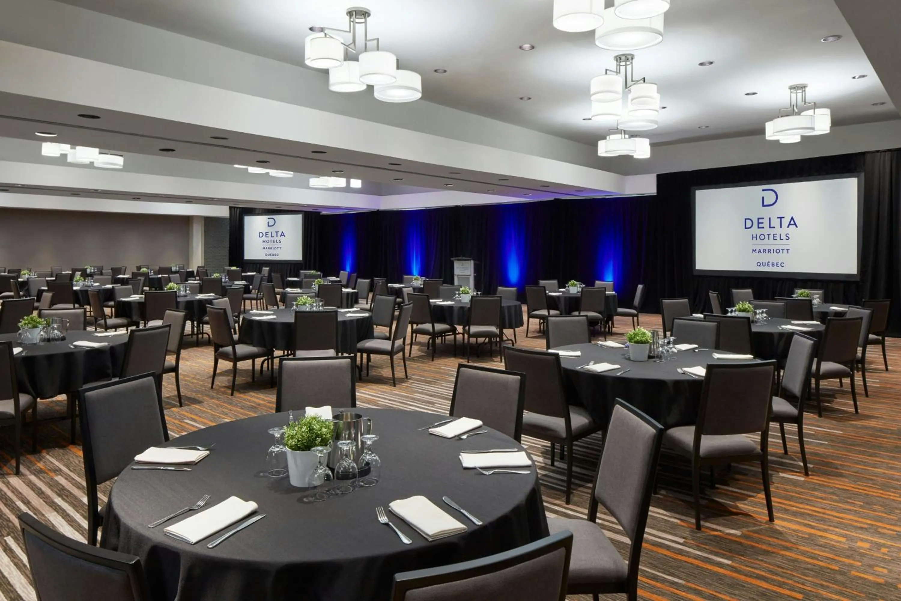 Meeting/conference room in Delta Hotels by Marriott Quebec