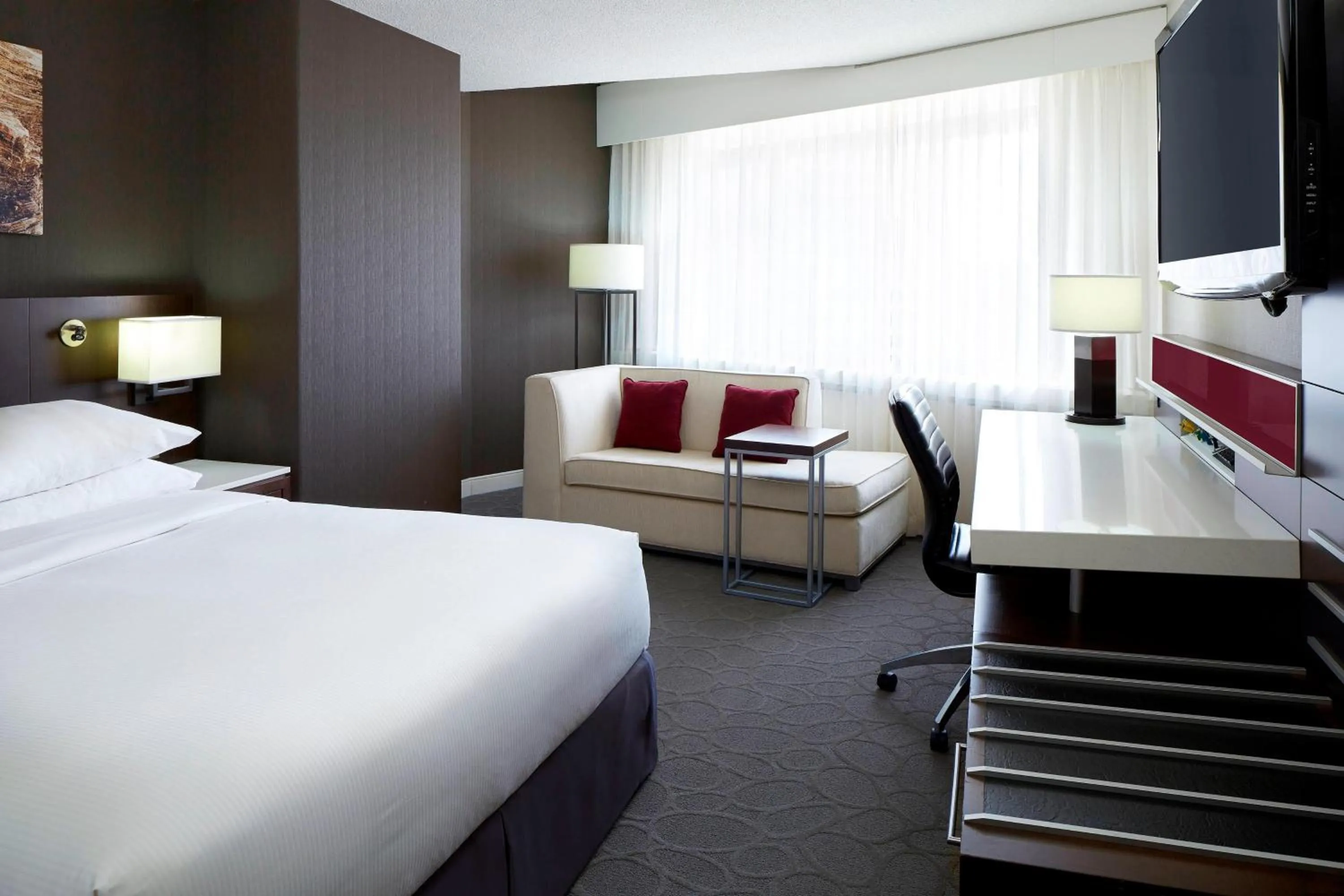 Photo of the whole room, Bed in Delta Hotels by Marriott Quebec