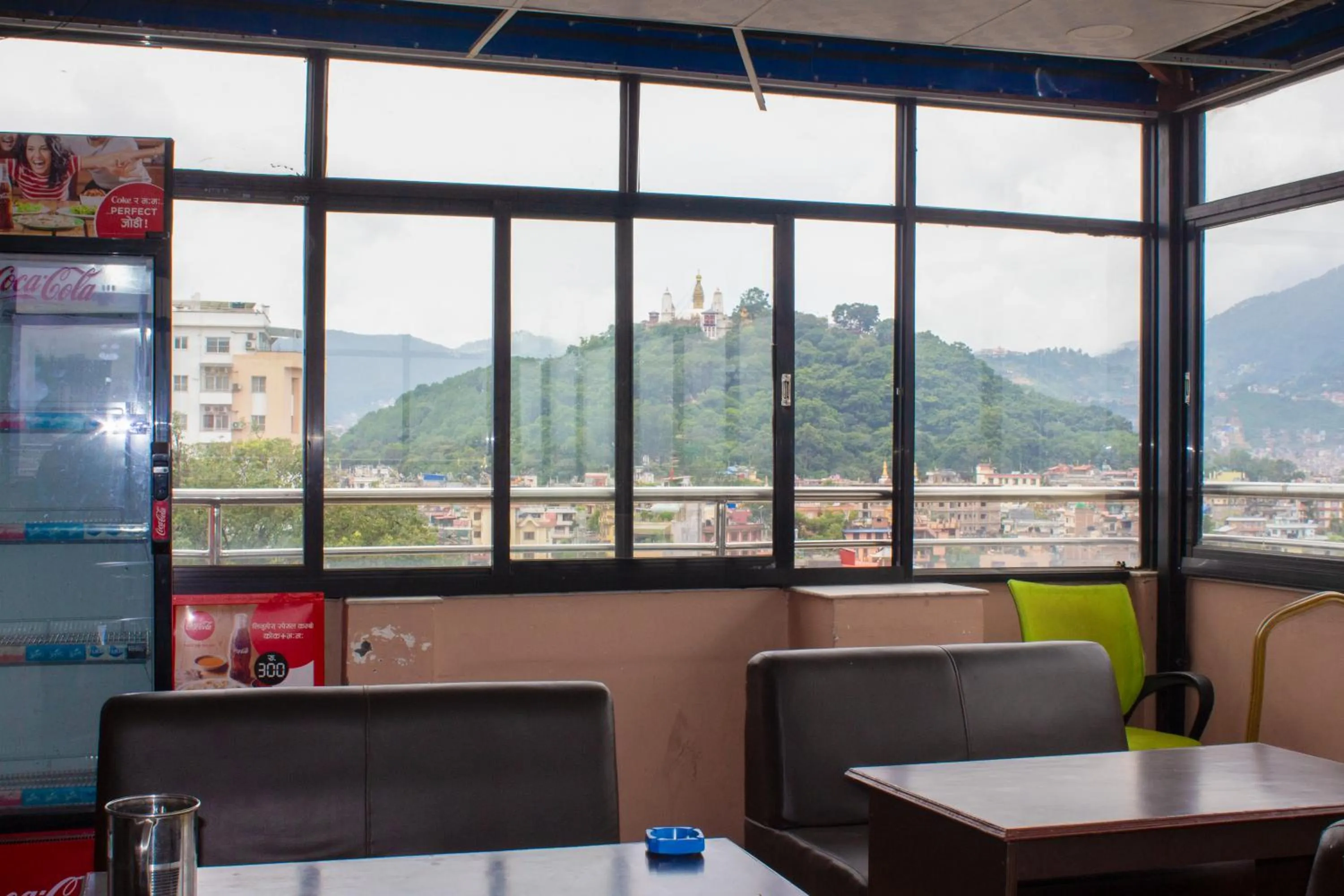 Restaurant/places to eat in Hotel Om