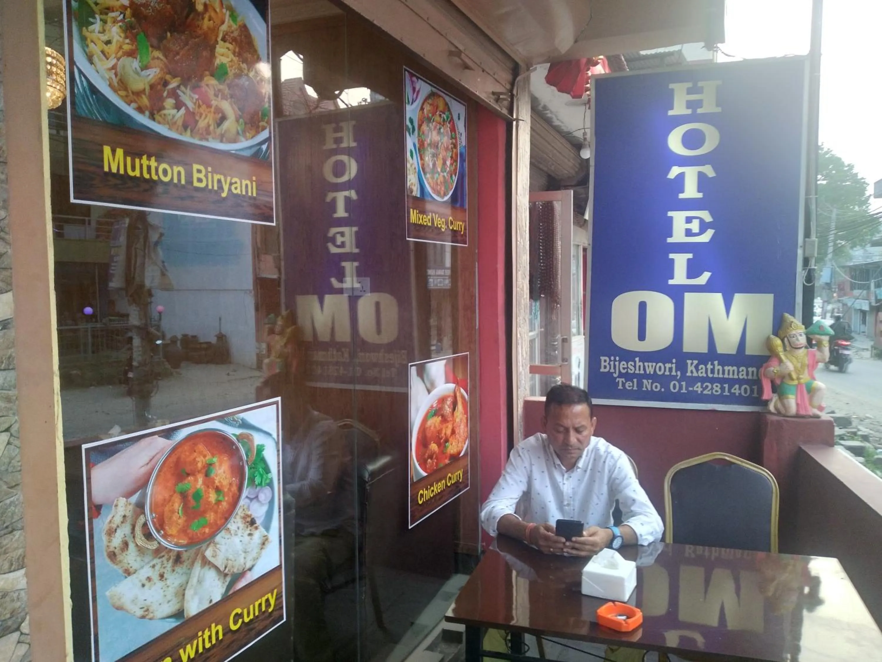 Restaurant/places to eat in Hotel Om