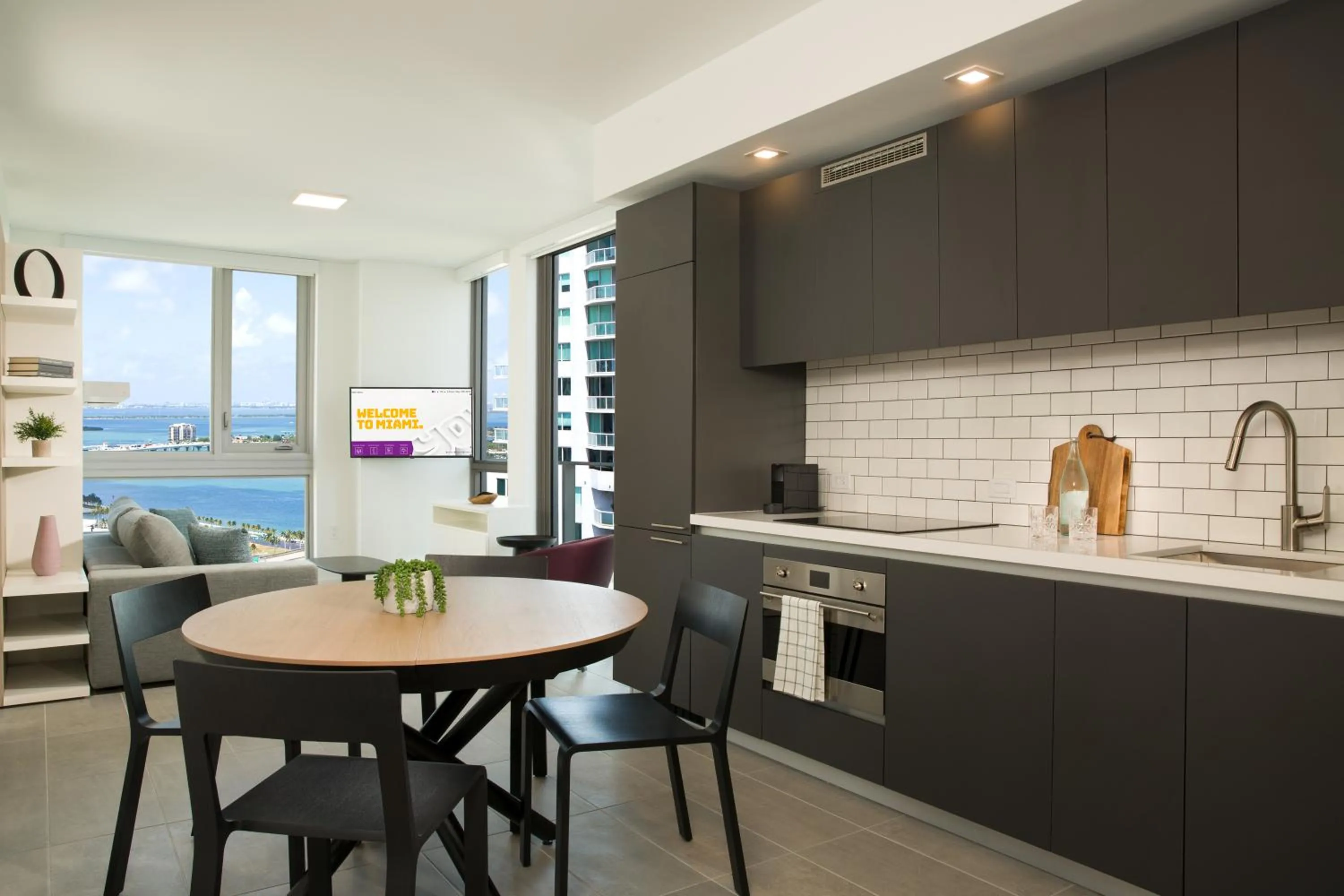 Kitchen or kitchenette in YOTEL Miami
