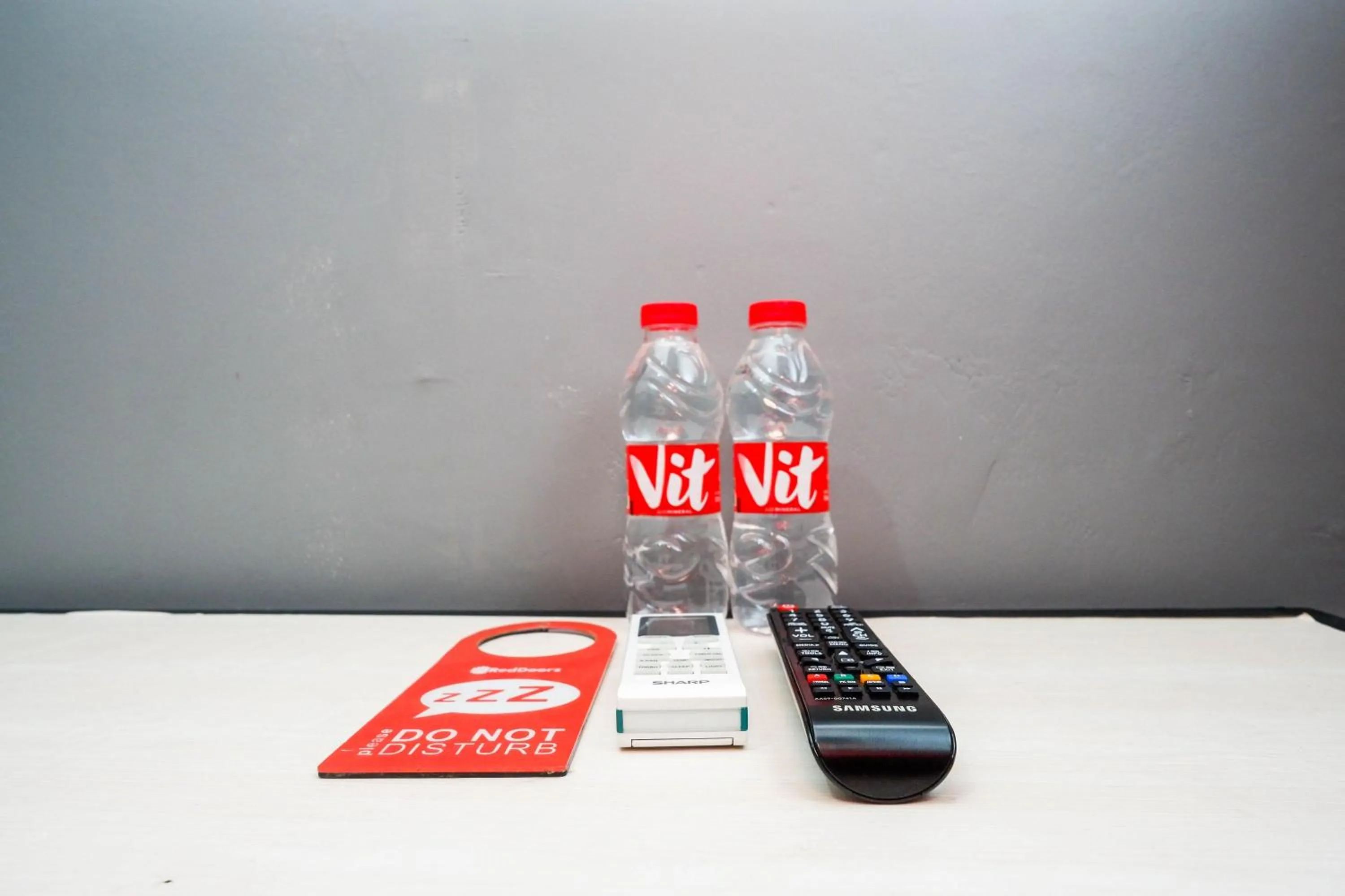 Bedroom in RedDoorz near Exit Tol Batang