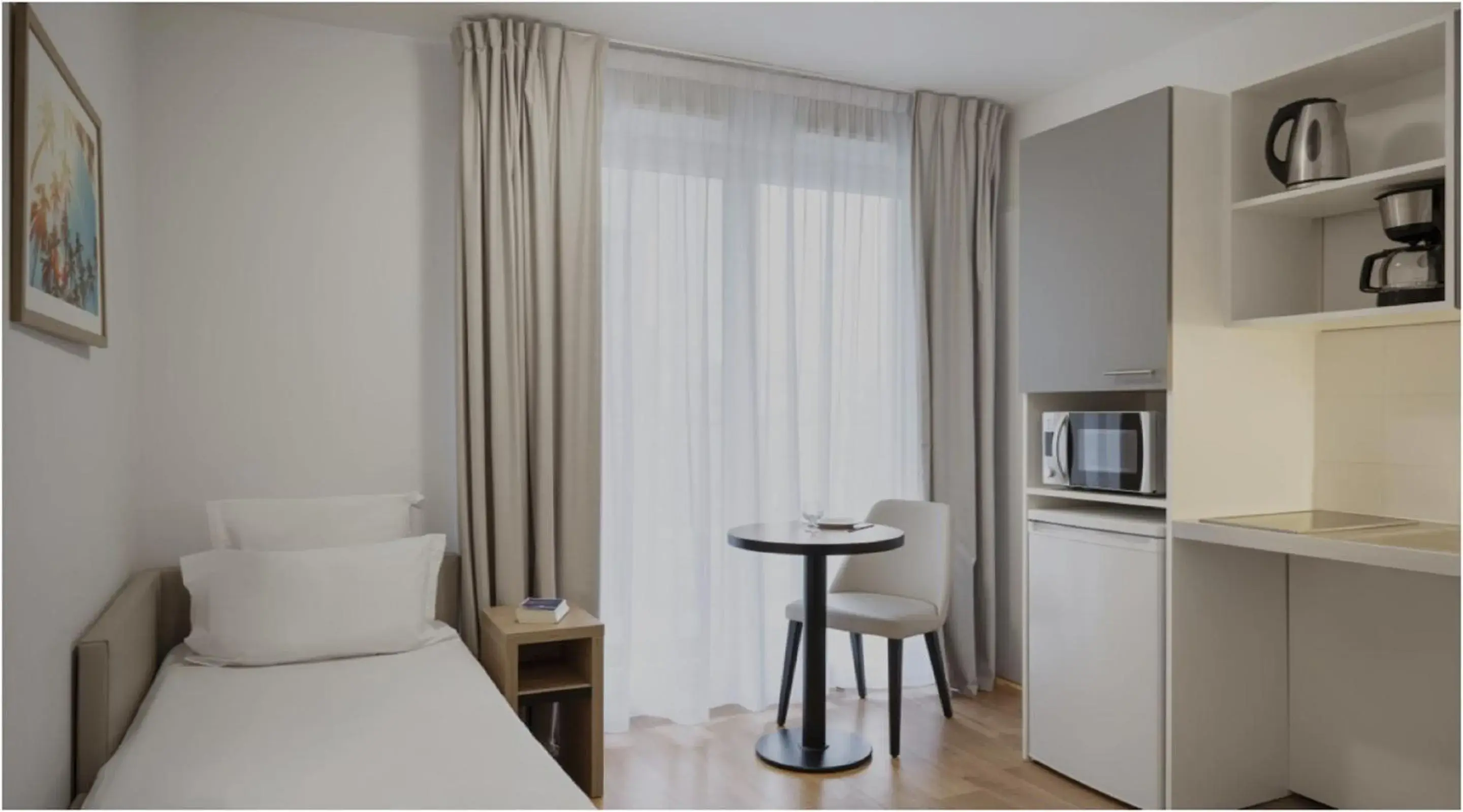 Photo of the whole room in Séjours & Affaires Paris Bagnolet Photo of the whole room in Séjours & Affaires Paris Bagnolet